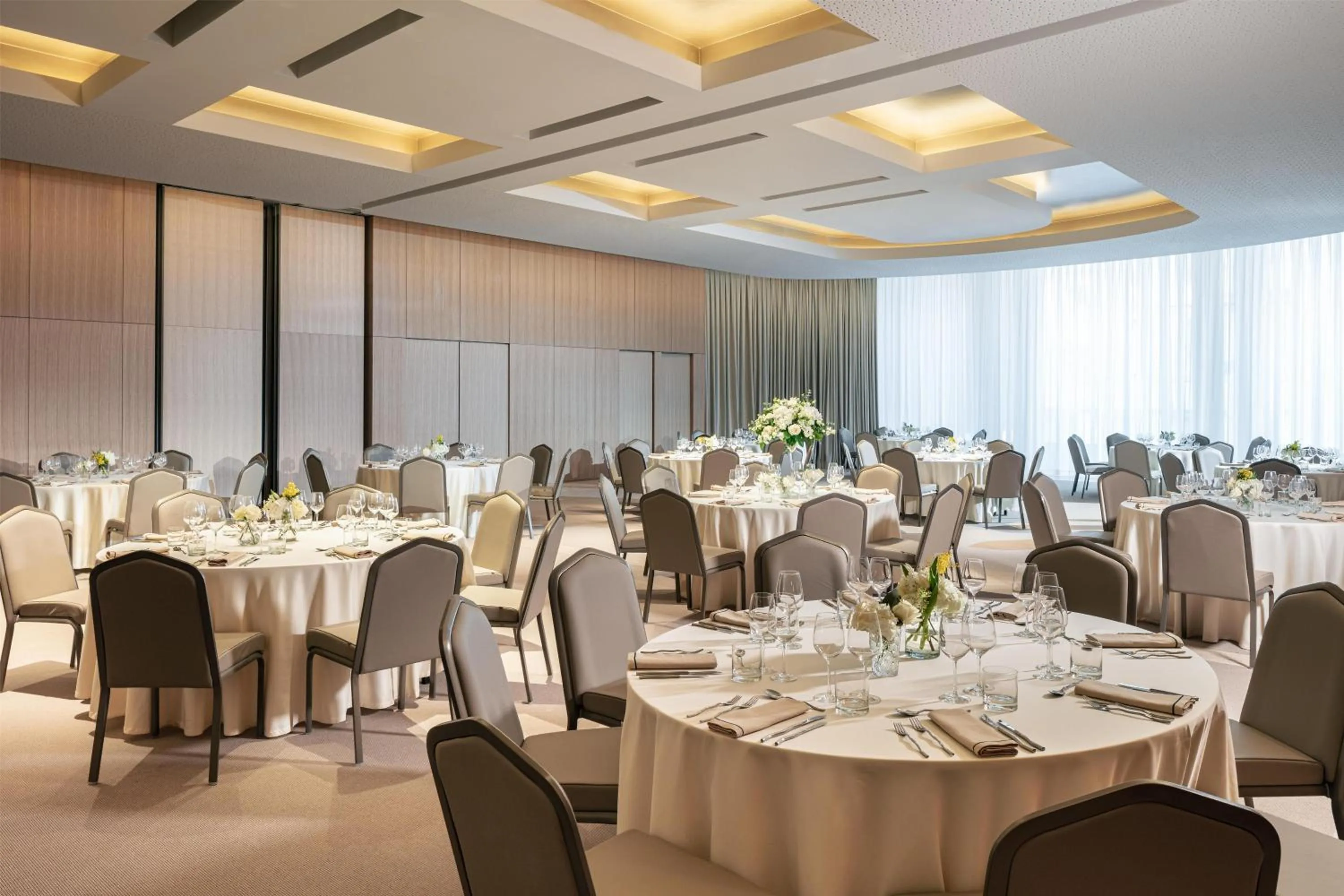 Restaurant/places to eat in Anantara Plaza Nice Hotel - A Leading Hotel of the World