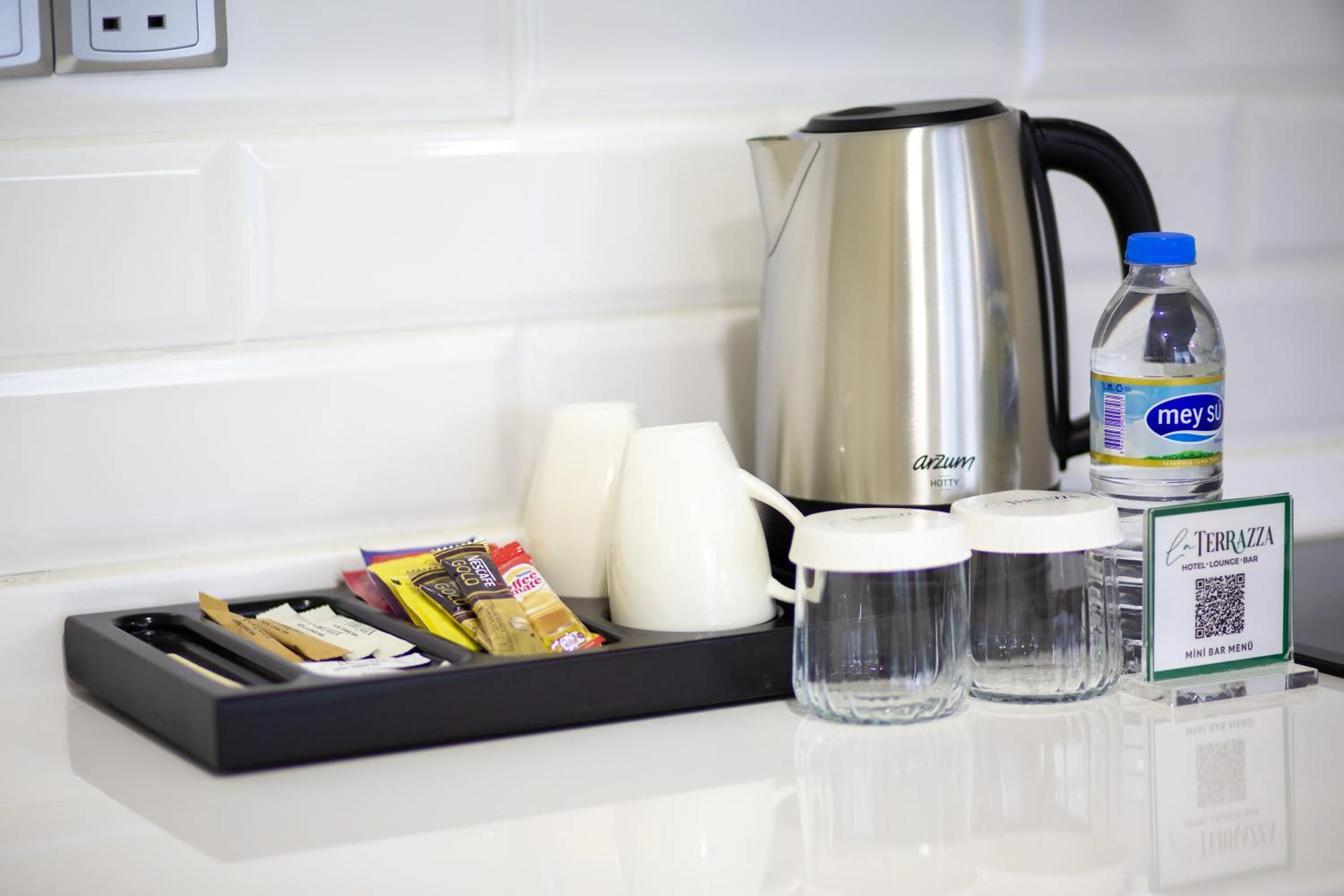 Coffee/tea facilities in La Terrazza Hotel