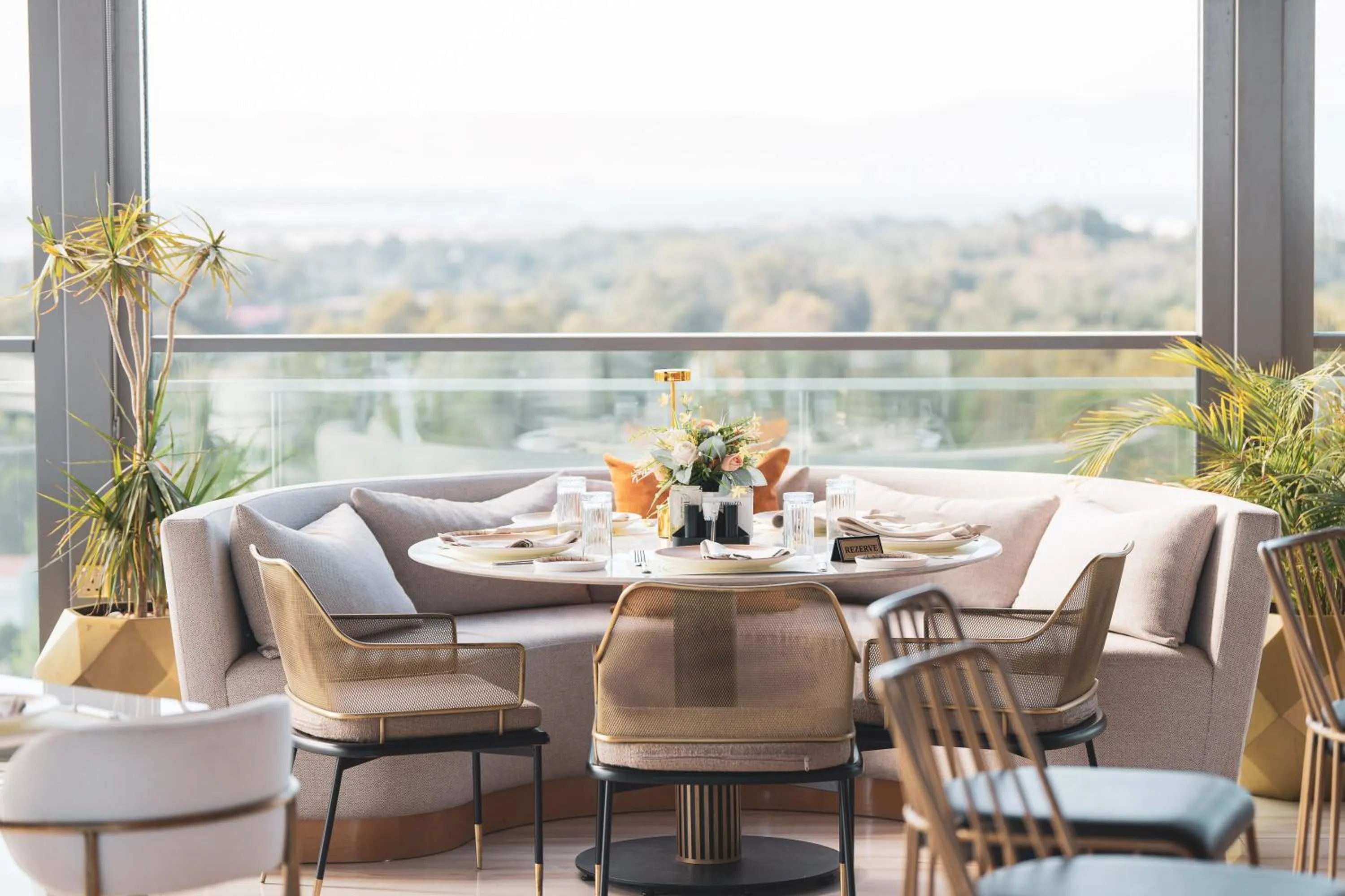 Restaurant/places to eat in La Terrazza Hotel