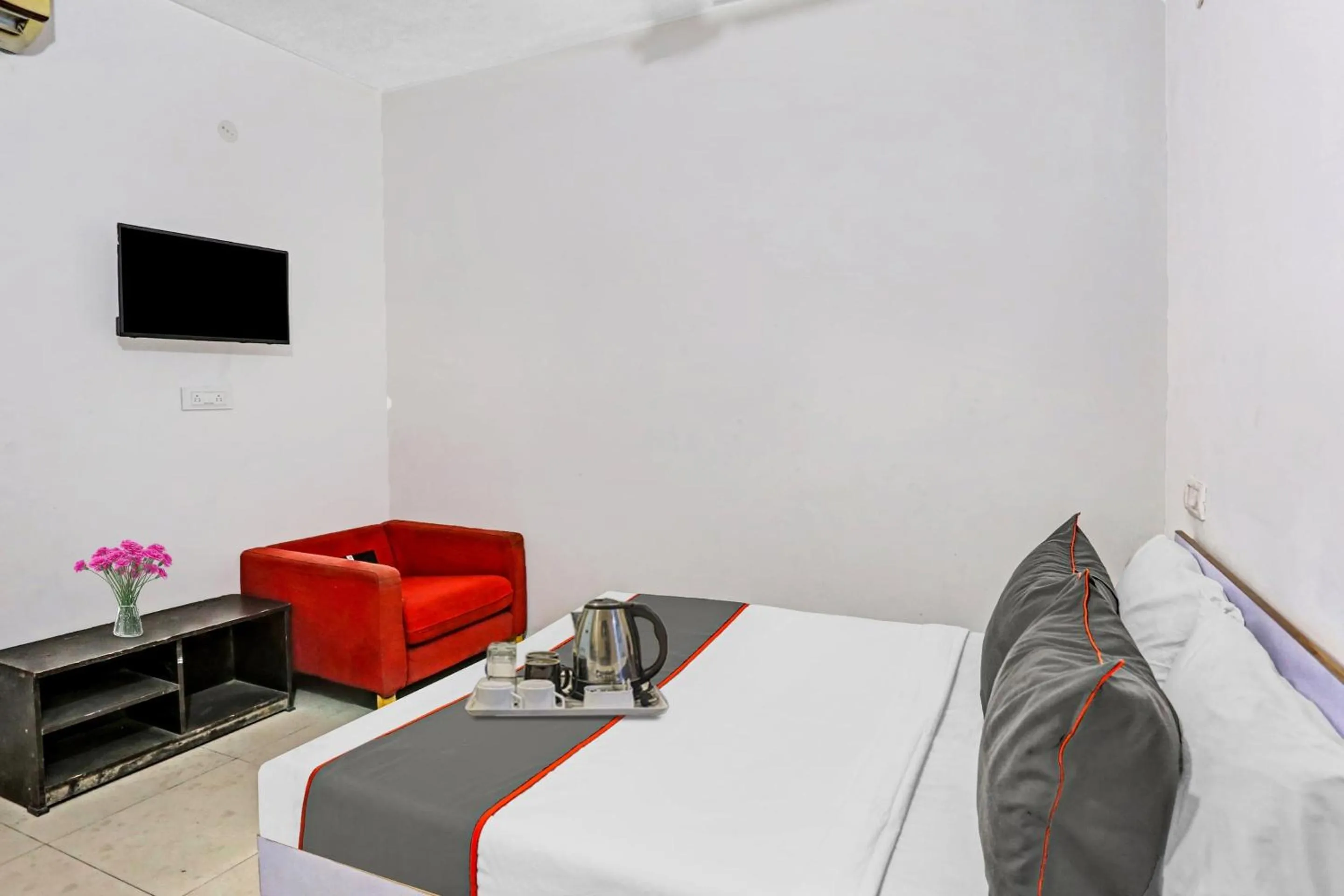 Bedroom in Hotel O Imperial Residency