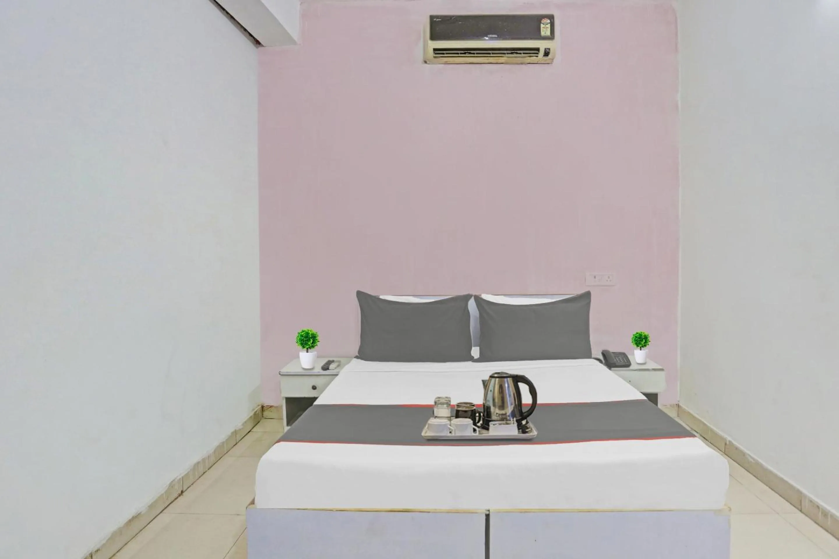 Bedroom in Hotel O Imperial Residency