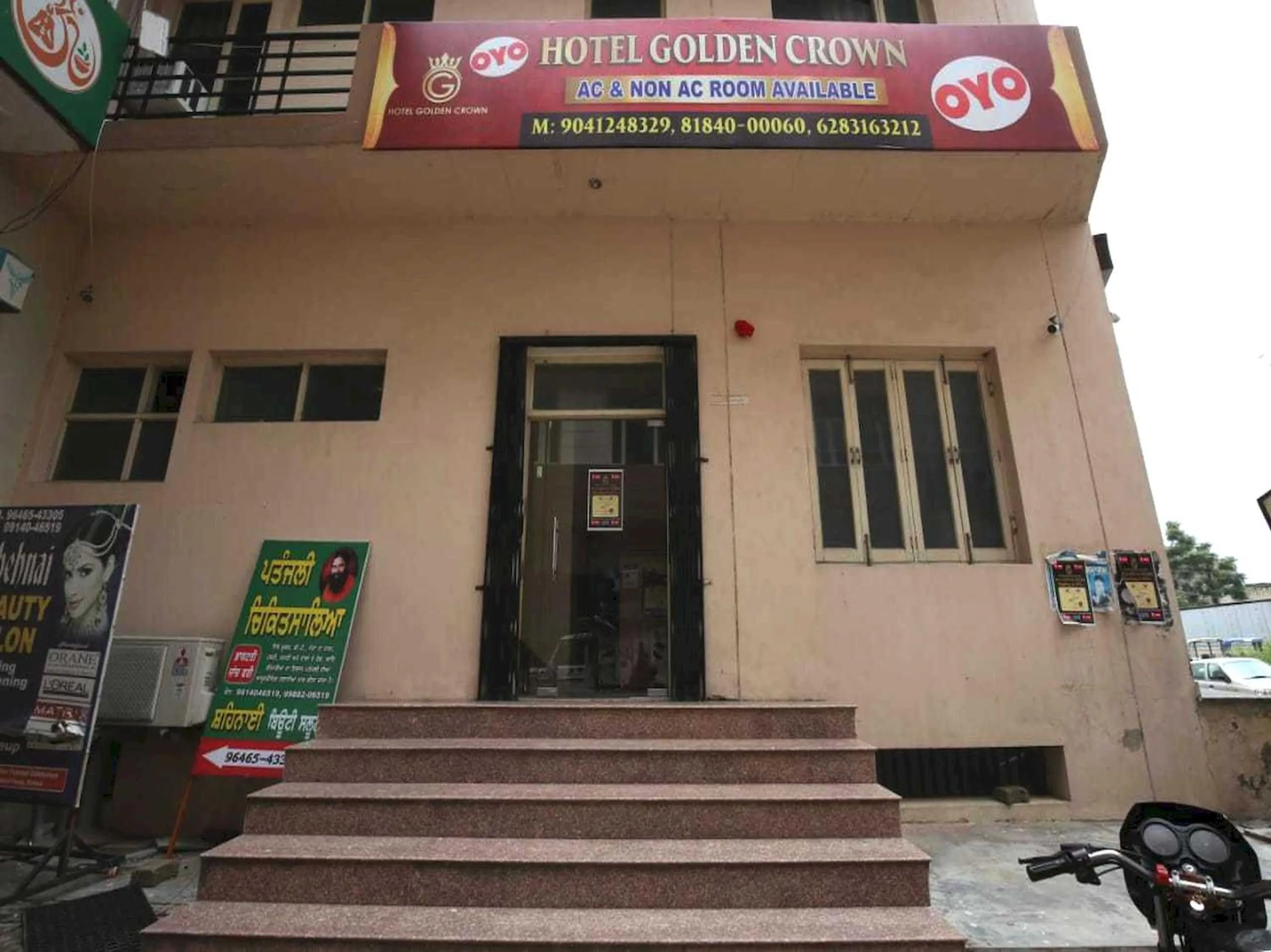 Facade/entrance in OYO 91941 Hotel golden crown