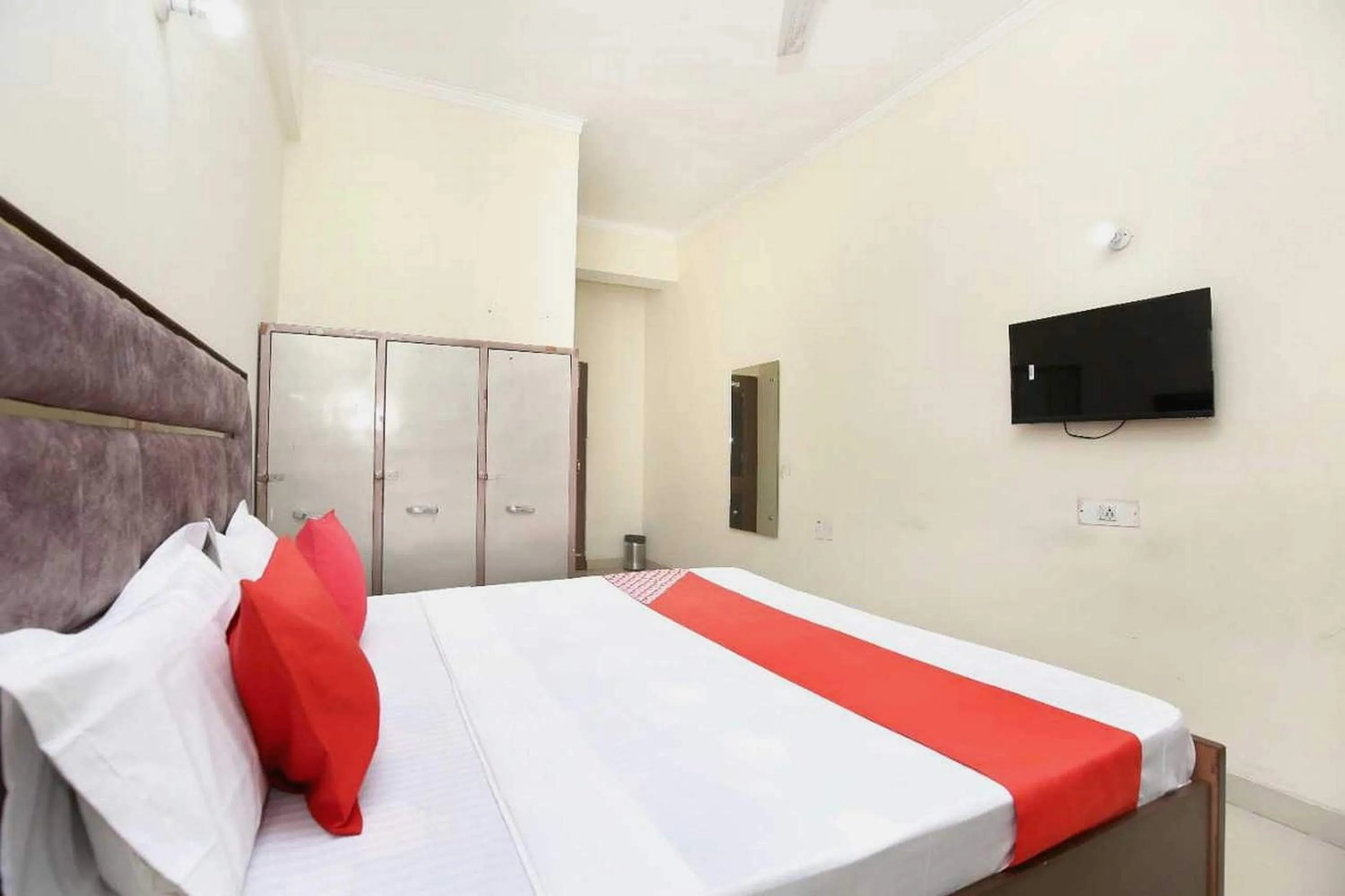 Bedroom in OYO 91941 Hotel golden crown