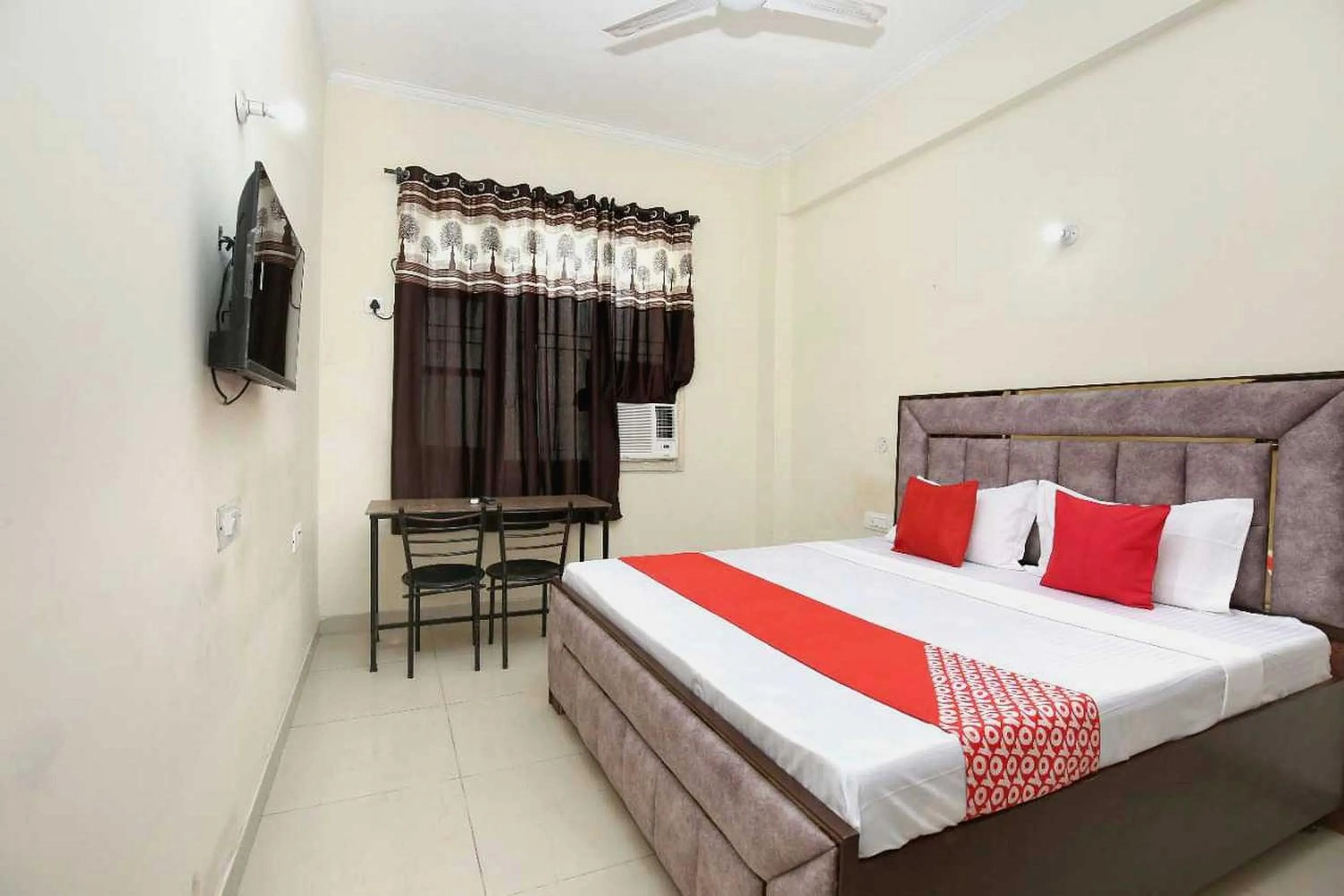 Bedroom in OYO 91941 Hotel golden crown