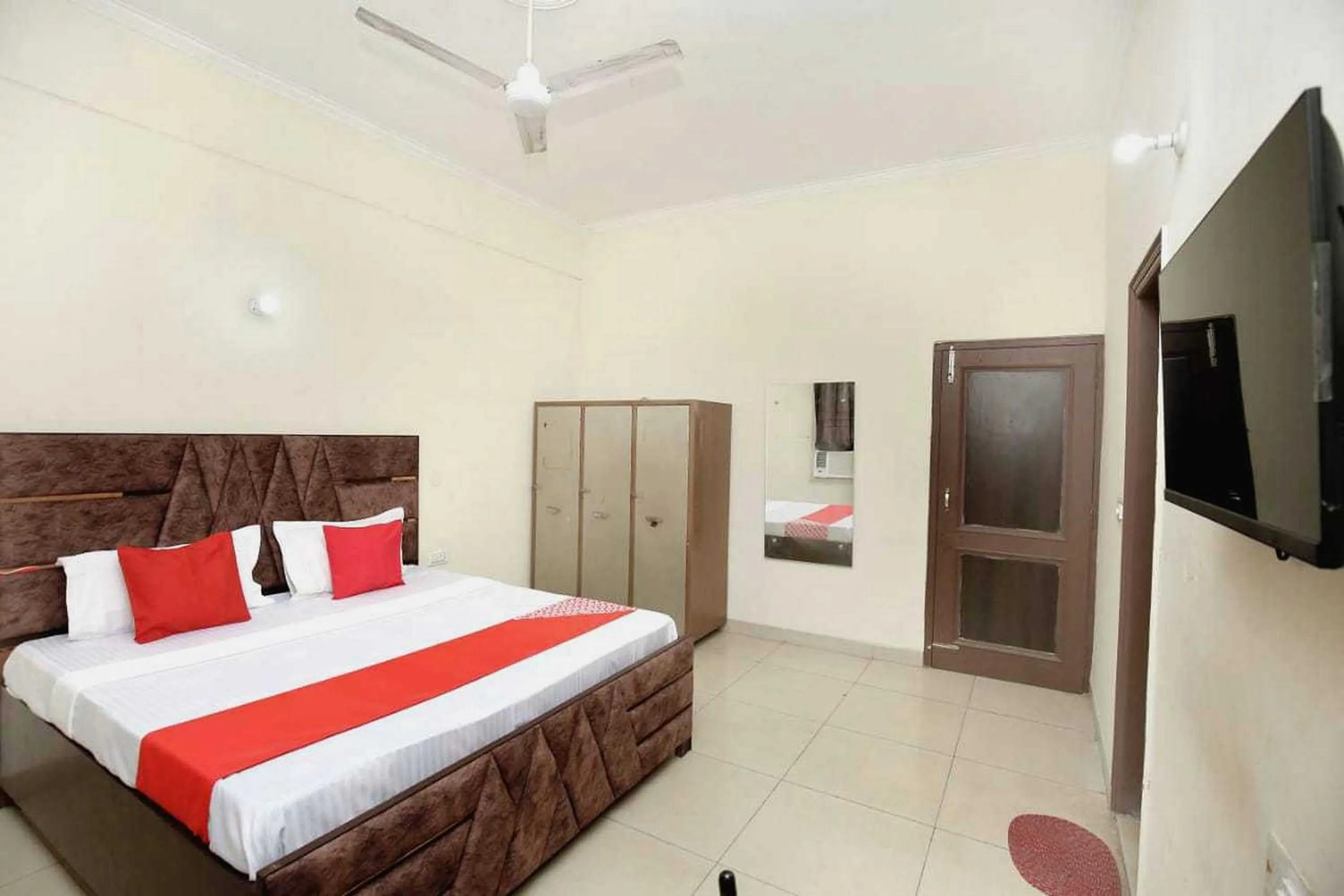 Bedroom in OYO 91941 Hotel golden crown