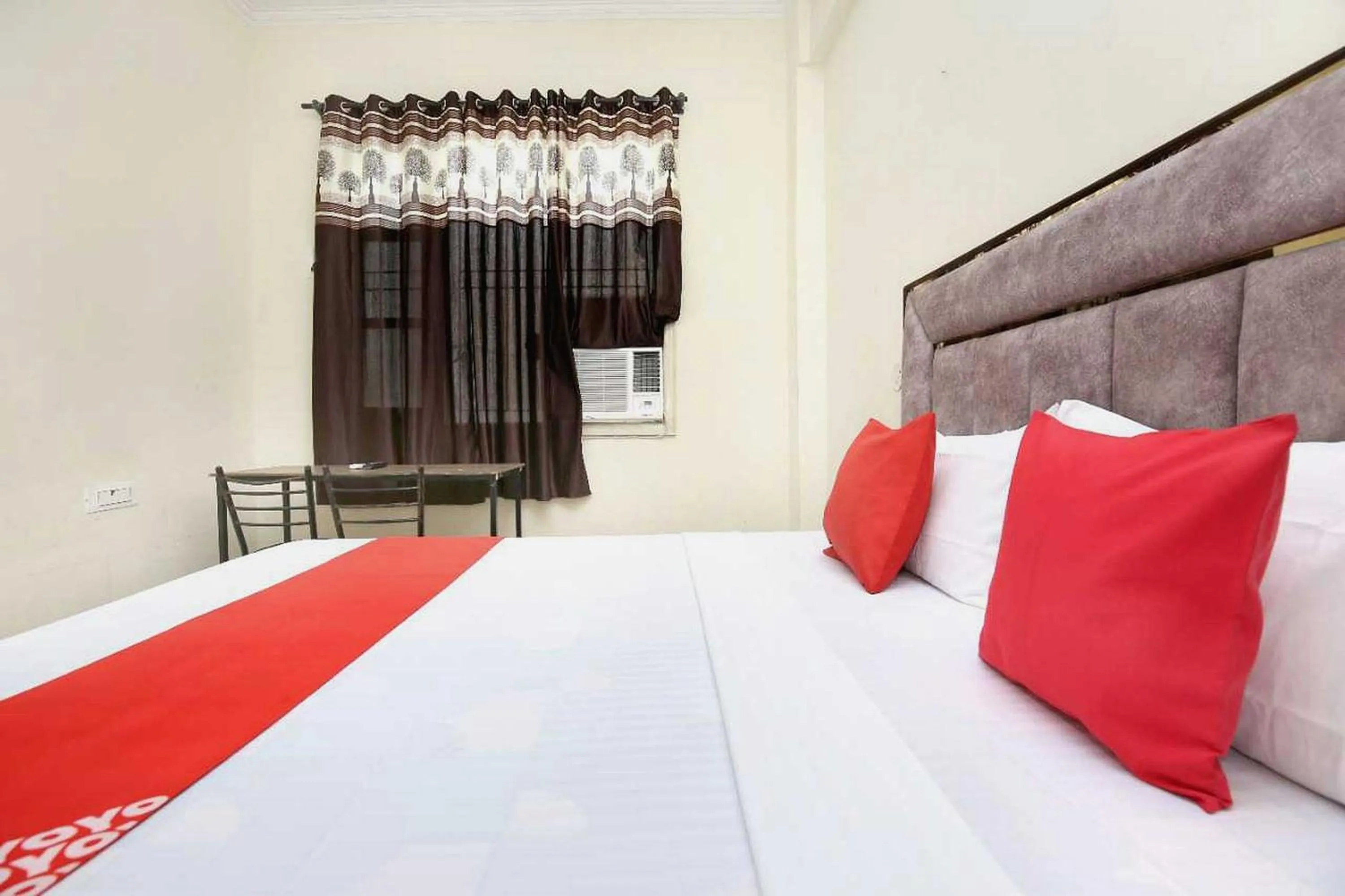 Bedroom in OYO 91941 Hotel golden crown