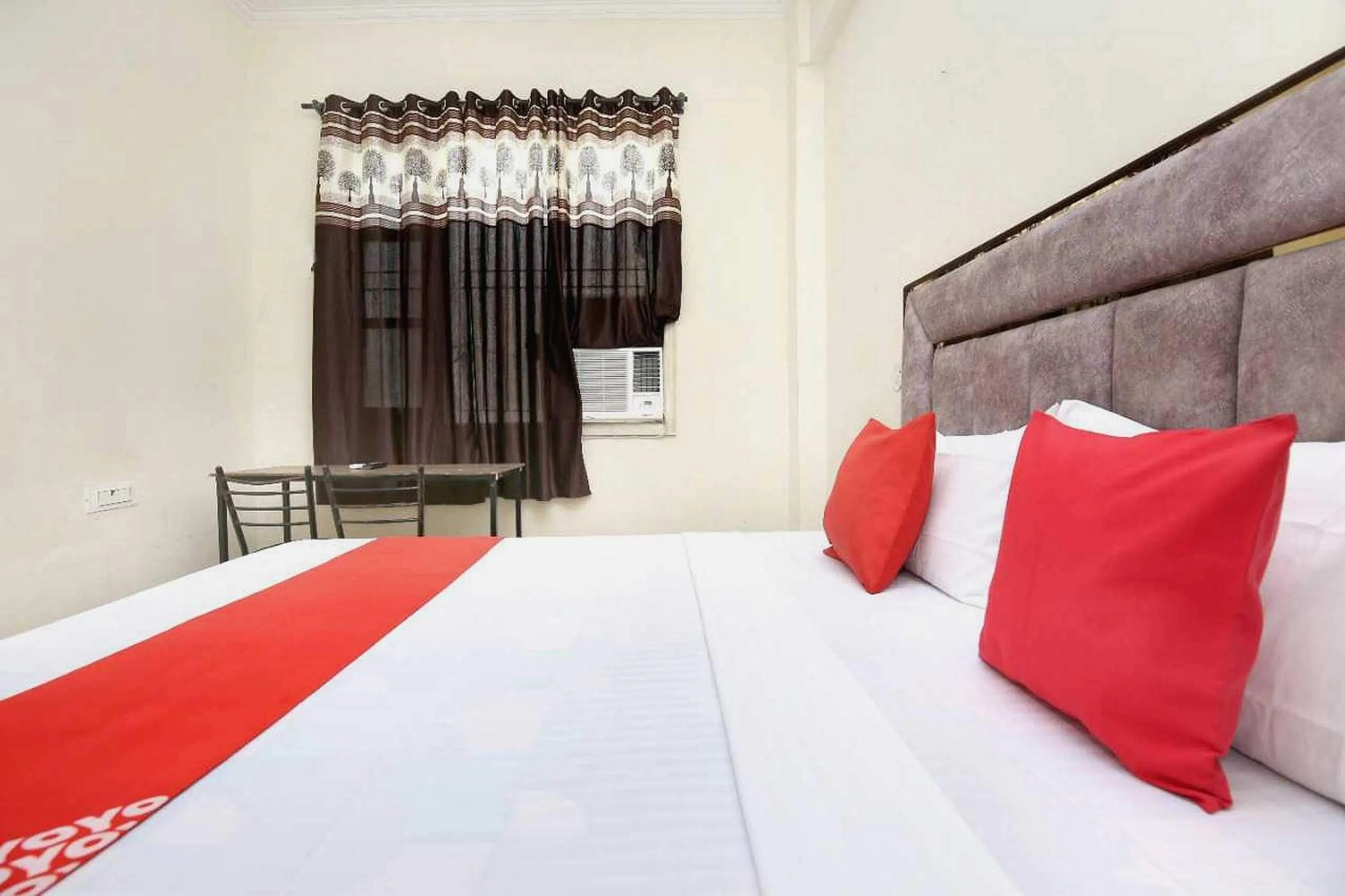 Bedroom in OYO 91941 Hotel golden crown