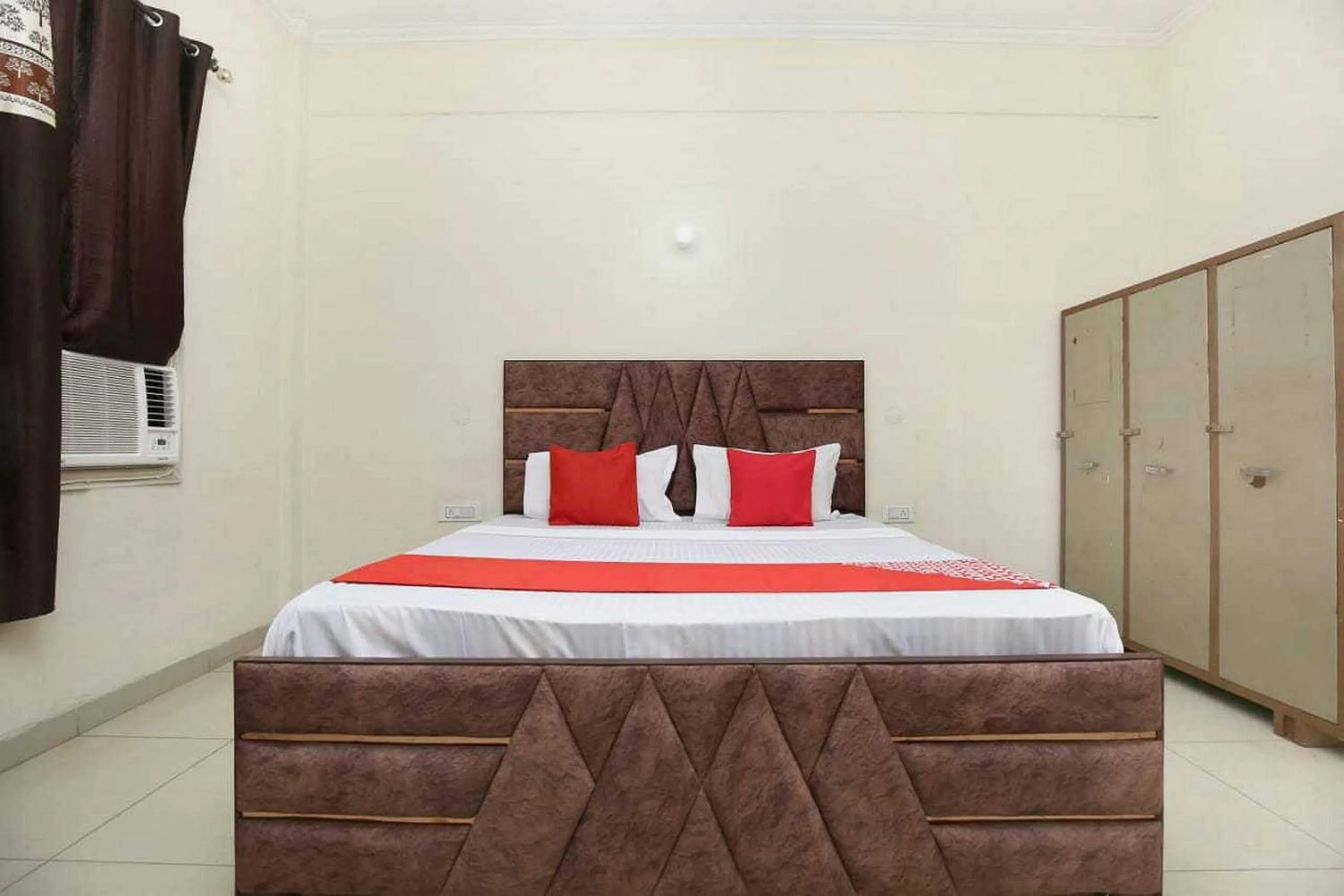 Bedroom in OYO 91941 Hotel golden crown