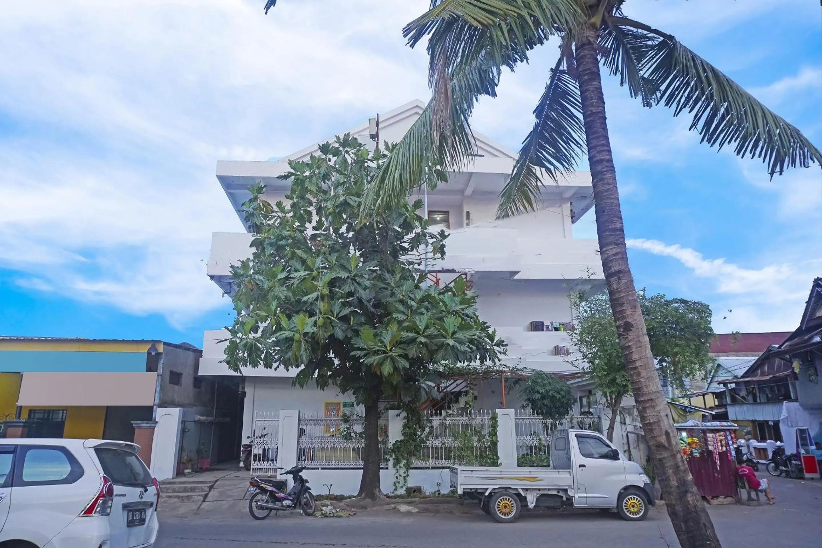 Facade/entrance in Hotel O Anggrek Homes Makassar