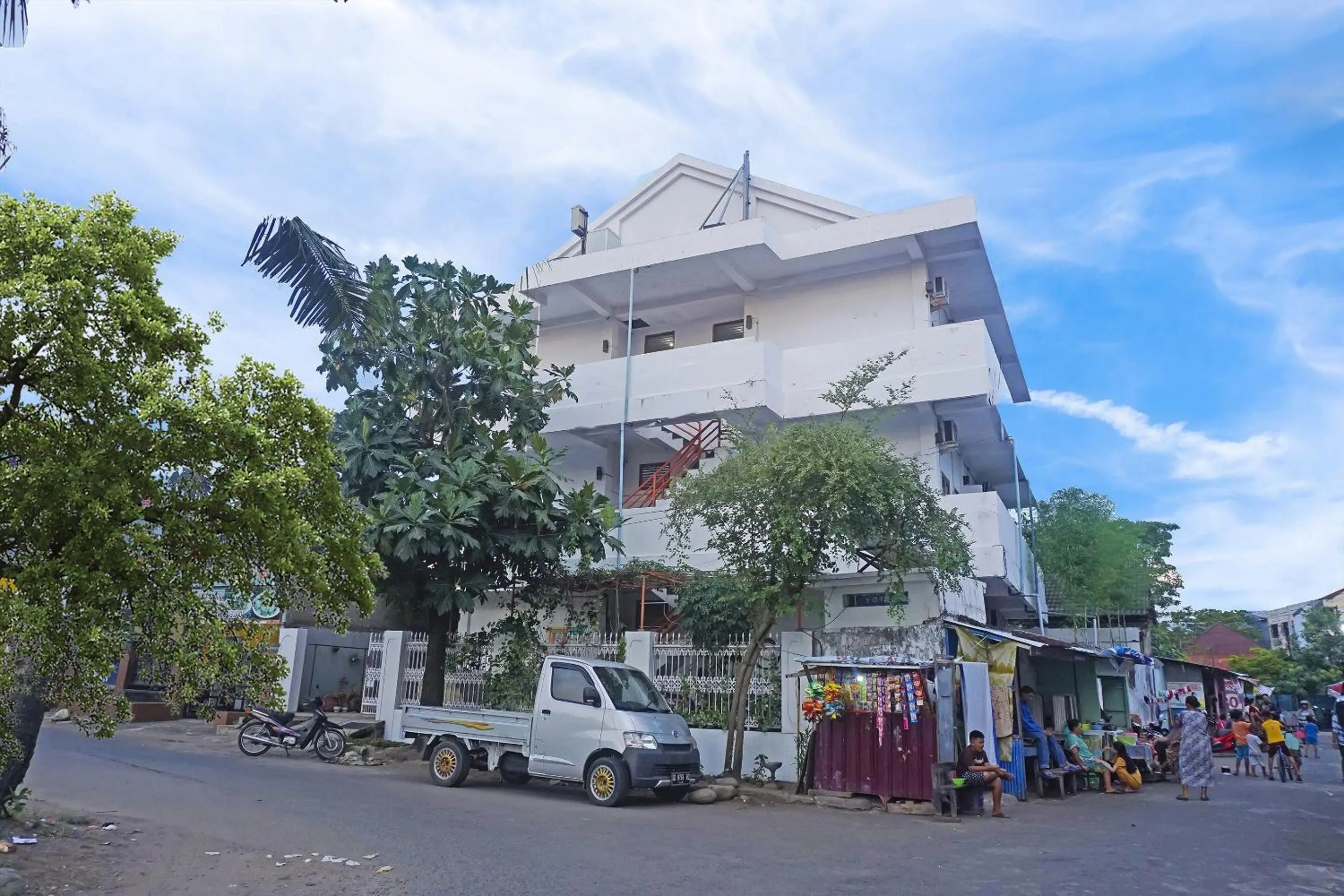Facade/entrance in Hotel O Anggrek Homes Makassar