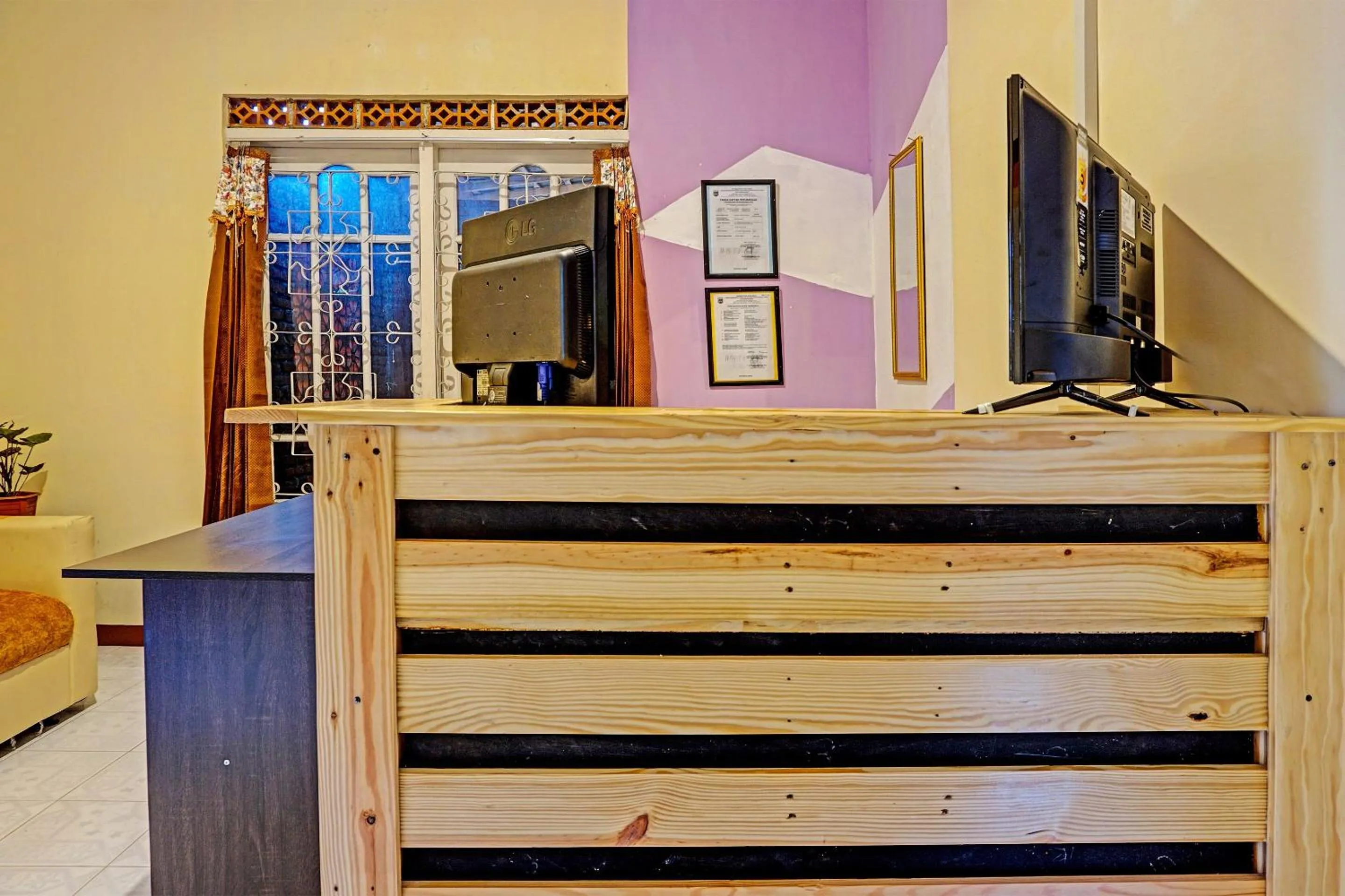 Lobby or reception in OYO Life 91452 Ngajeng Peken Homestay