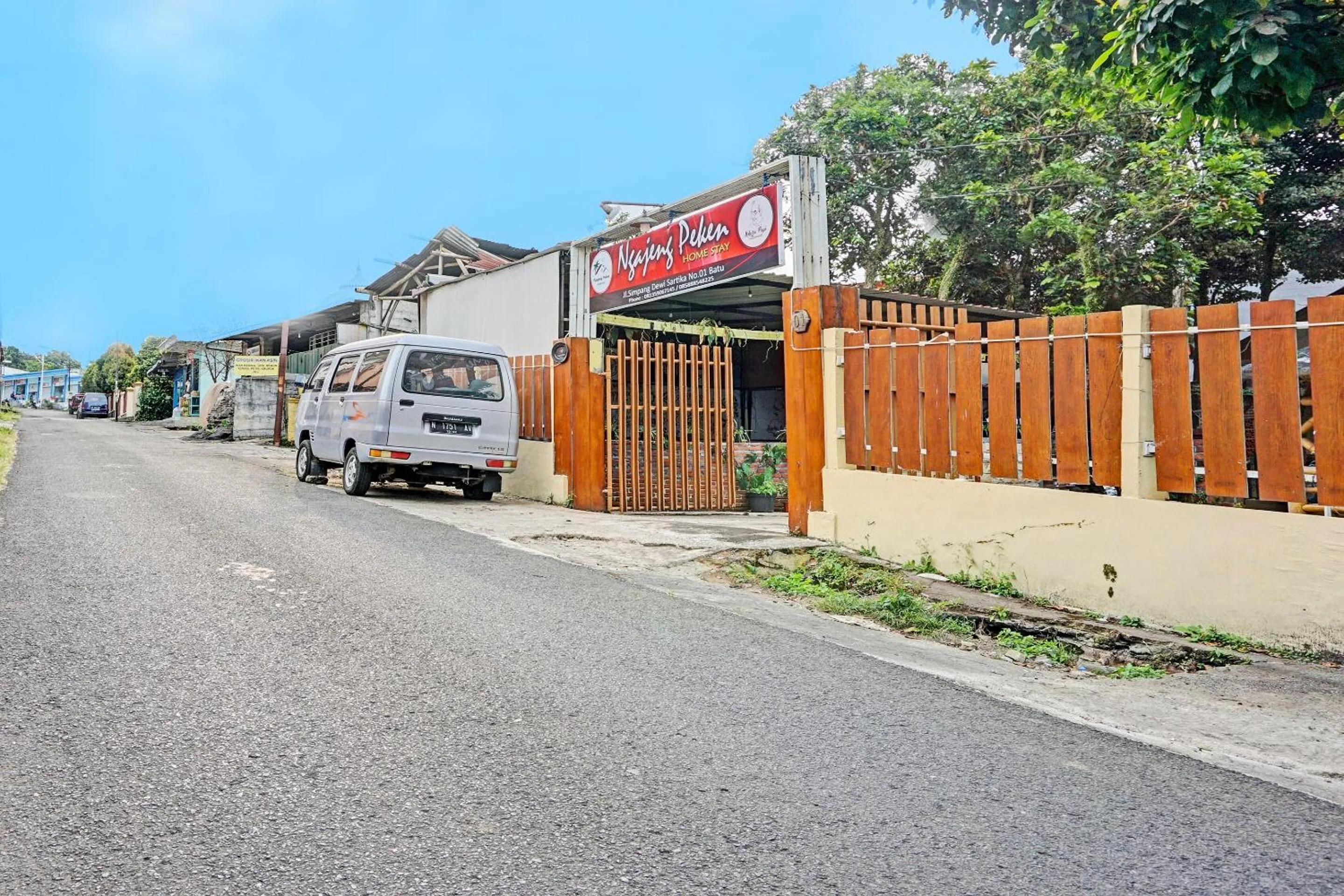 Facade/entrance in OYO Life 91452 Ngajeng Peken Homestay