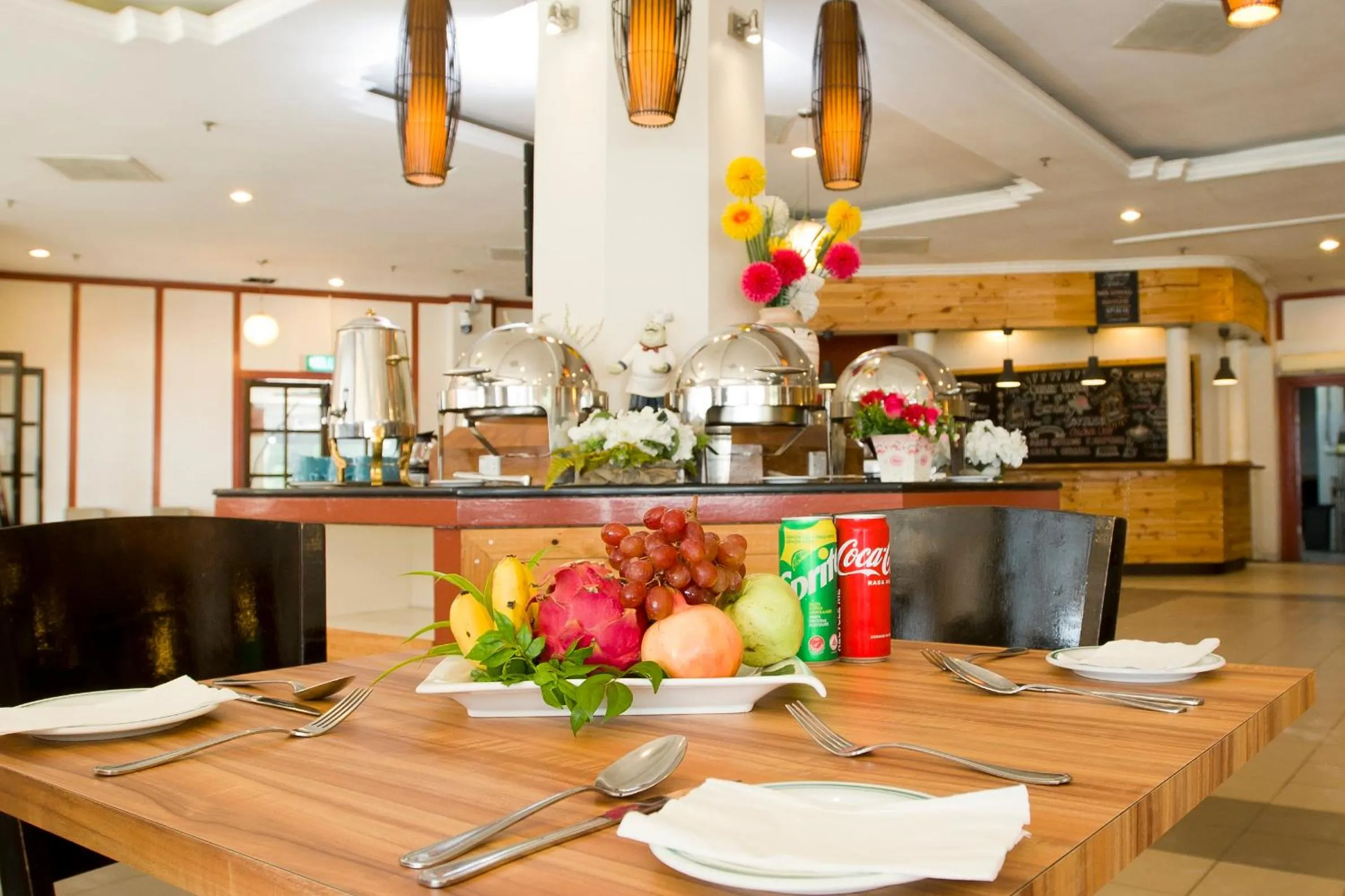 Restaurant/places to eat in SWISS AVENUE HOTEL