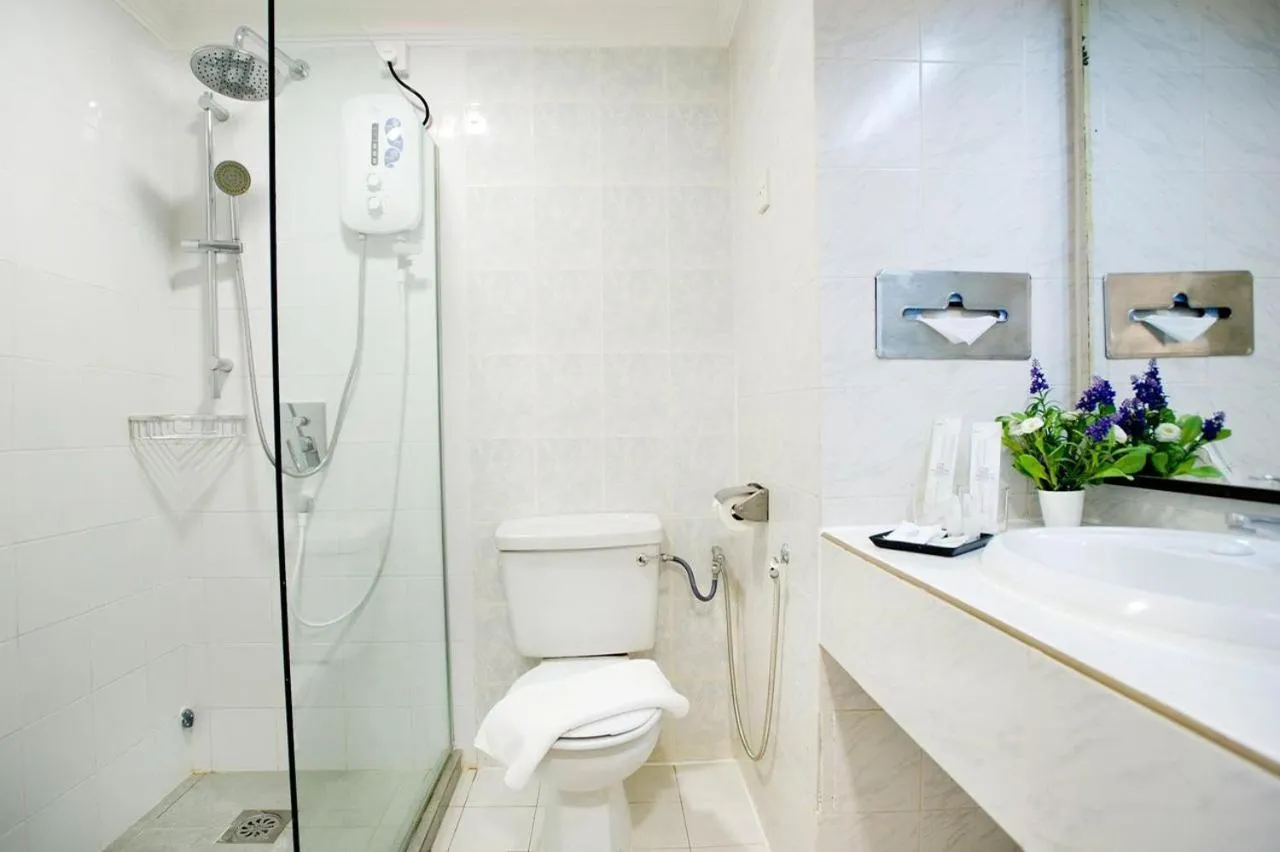 Shower in SWISS AVENUE HOTEL