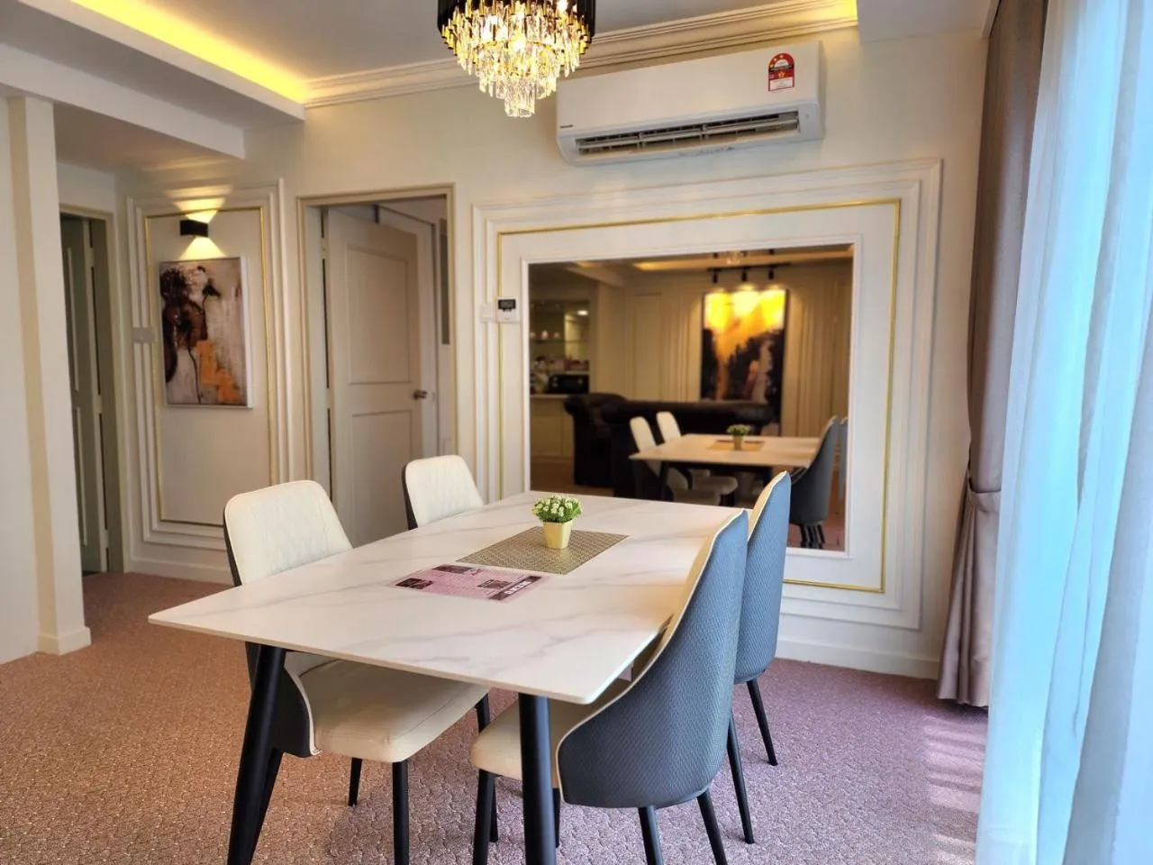 Dining area in SWISS AVENUE HOTEL