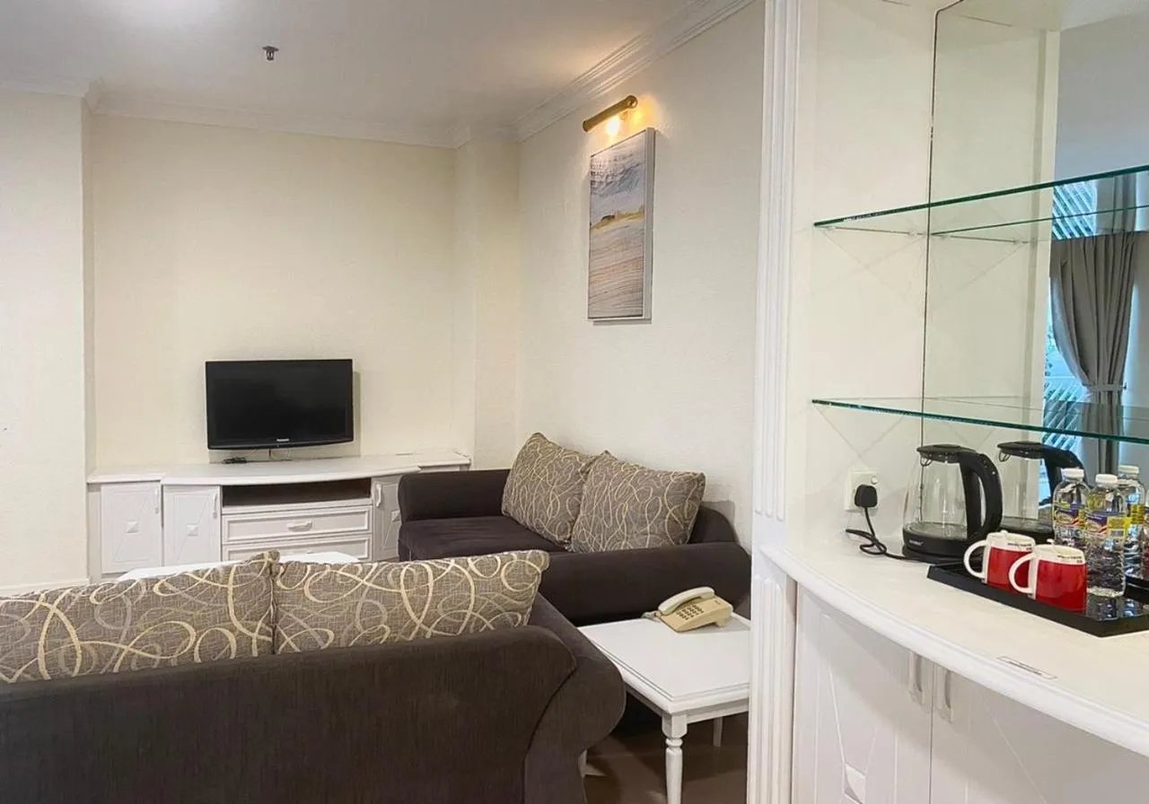 TV and multimedia in SWISS AVENUE HOTEL