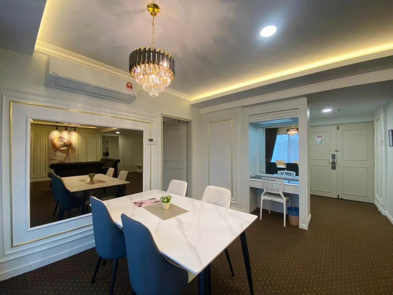 Dining area in SWISS AVENUE HOTEL