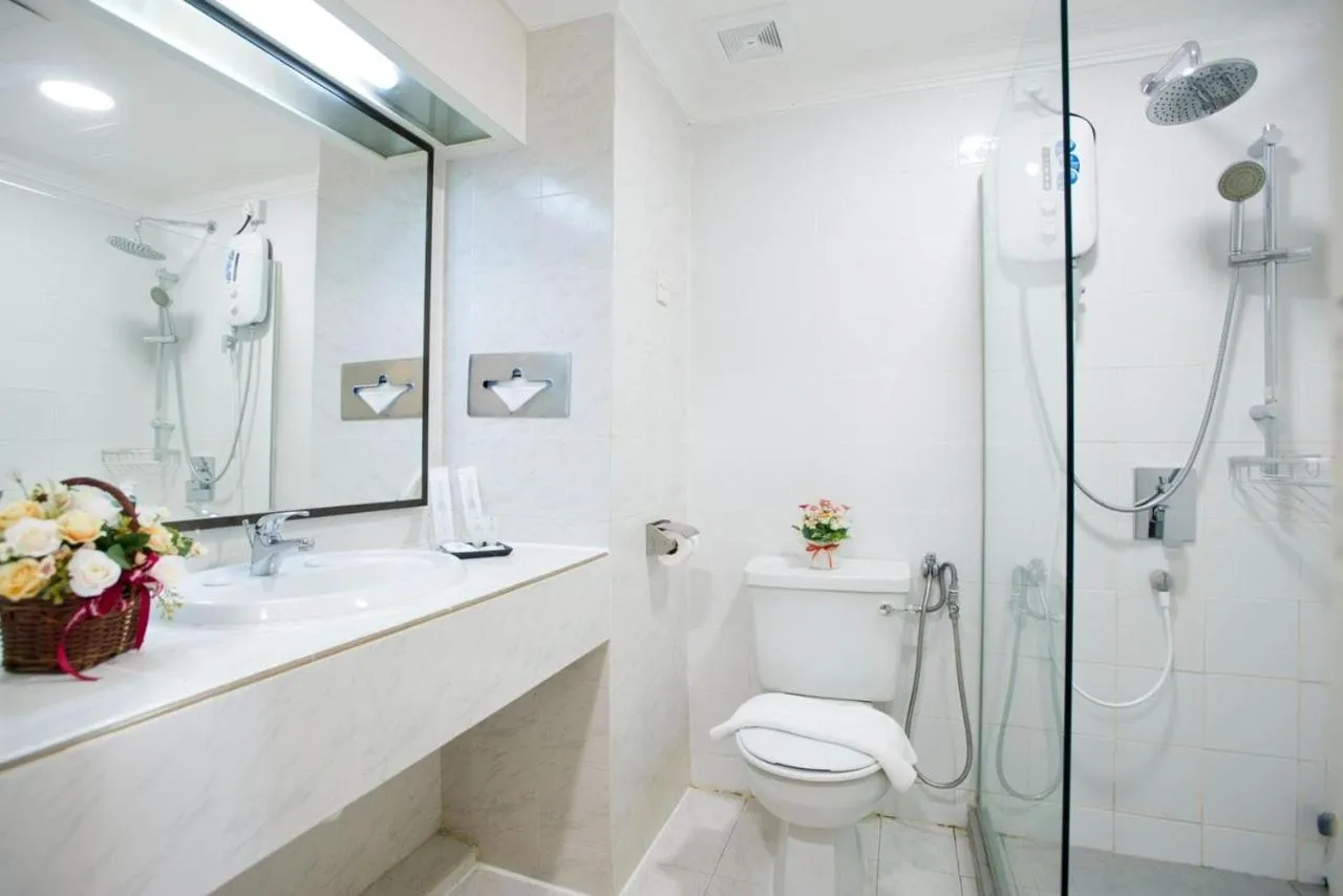 Shower in SWISS AVENUE HOTEL