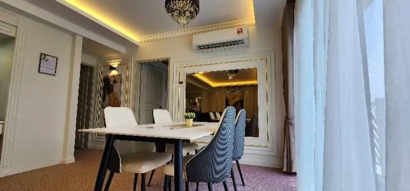 Dining area in SWISS AVENUE HOTEL