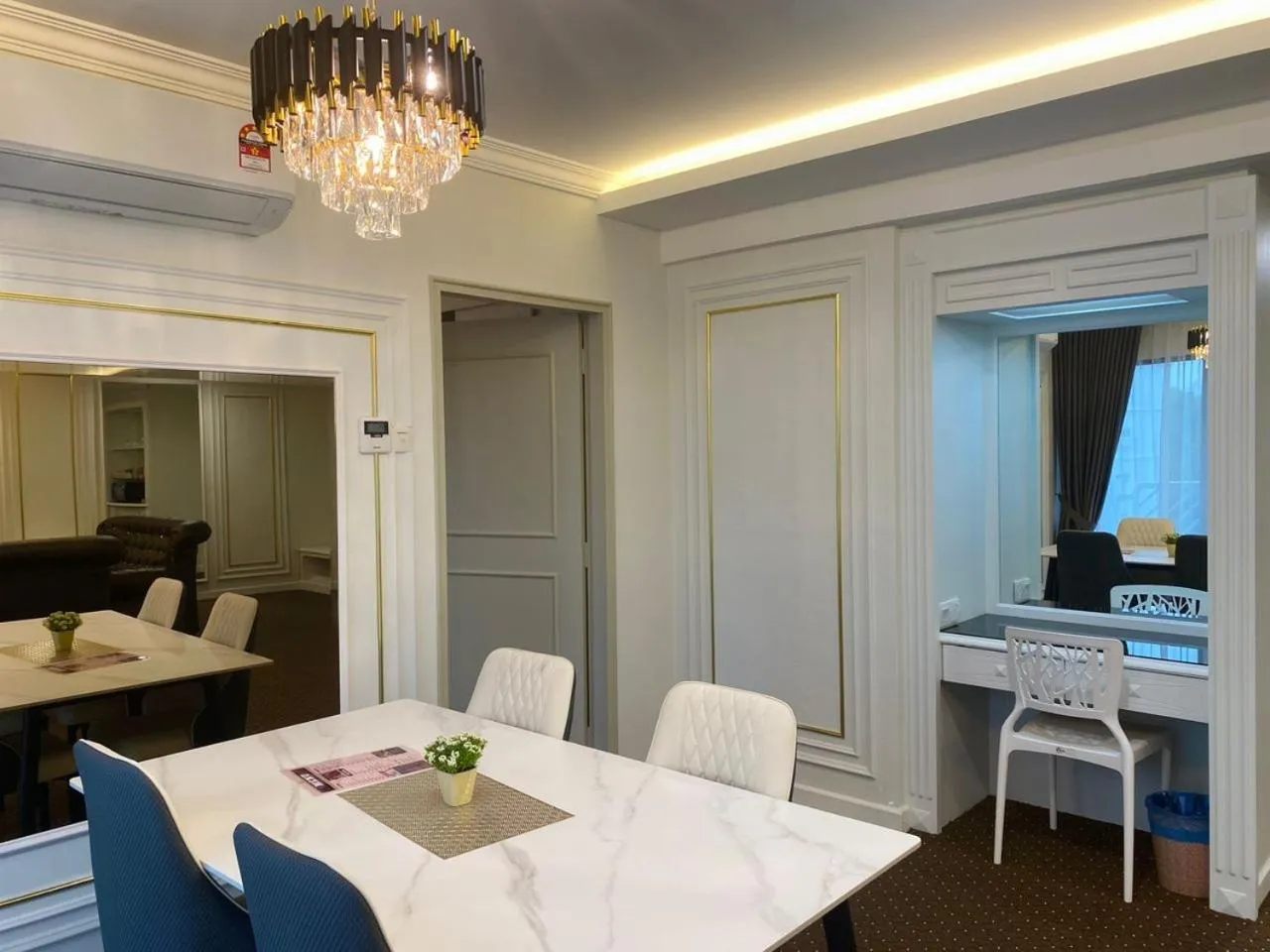 Dining area in SWISS AVENUE HOTEL