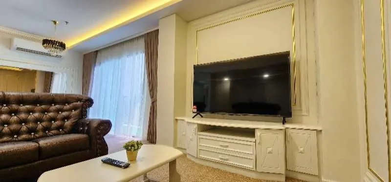 TV and multimedia in SWISS AVENUE HOTEL