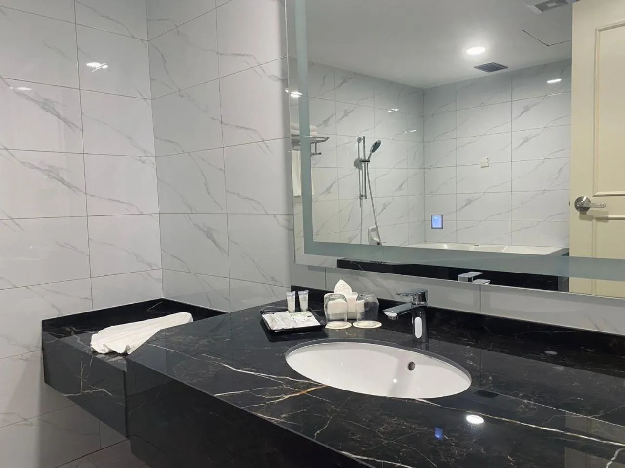 Toilet in SWISS AVENUE HOTEL