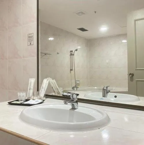 Toilet in SWISS AVENUE HOTEL