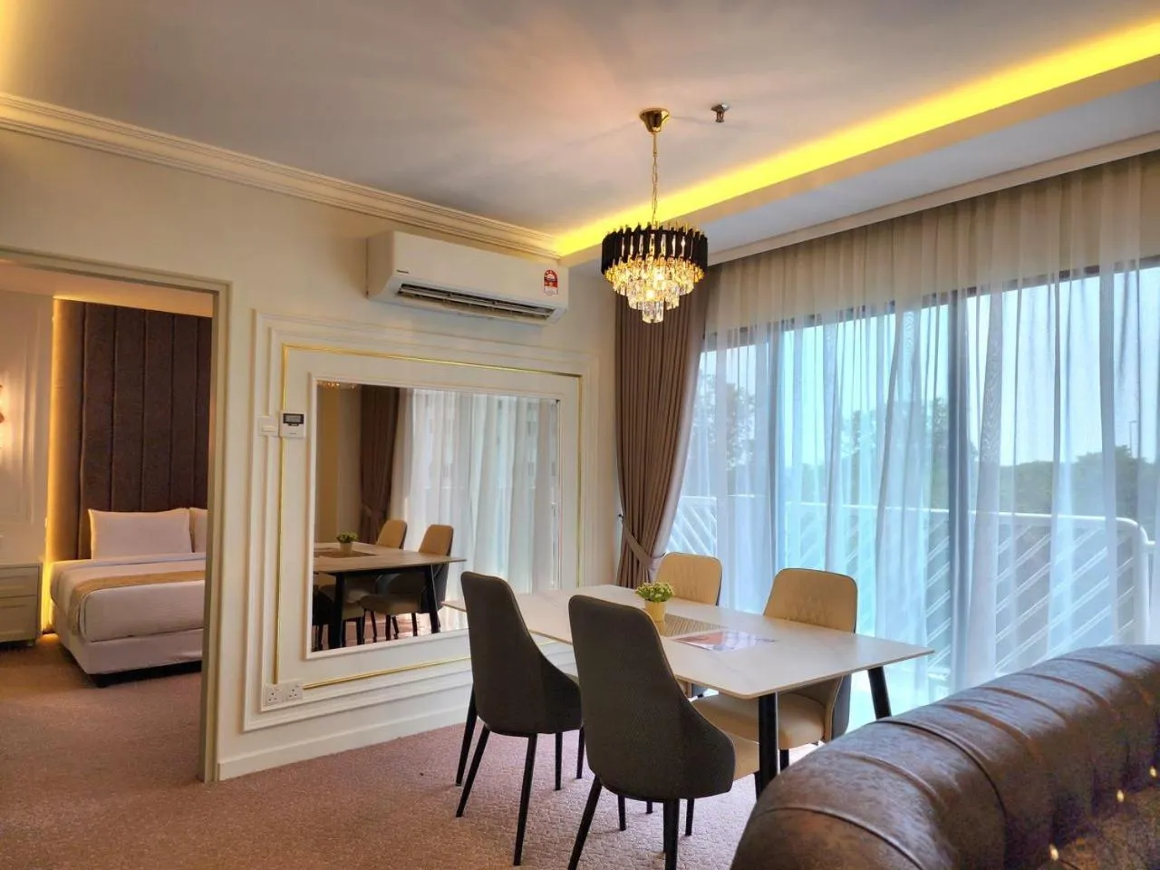 Living room, Bed in SWISS AVENUE HOTEL