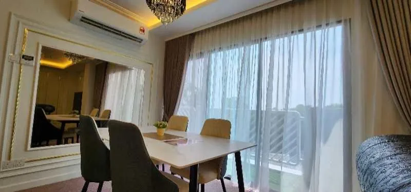 Dining area in SWISS AVENUE HOTEL