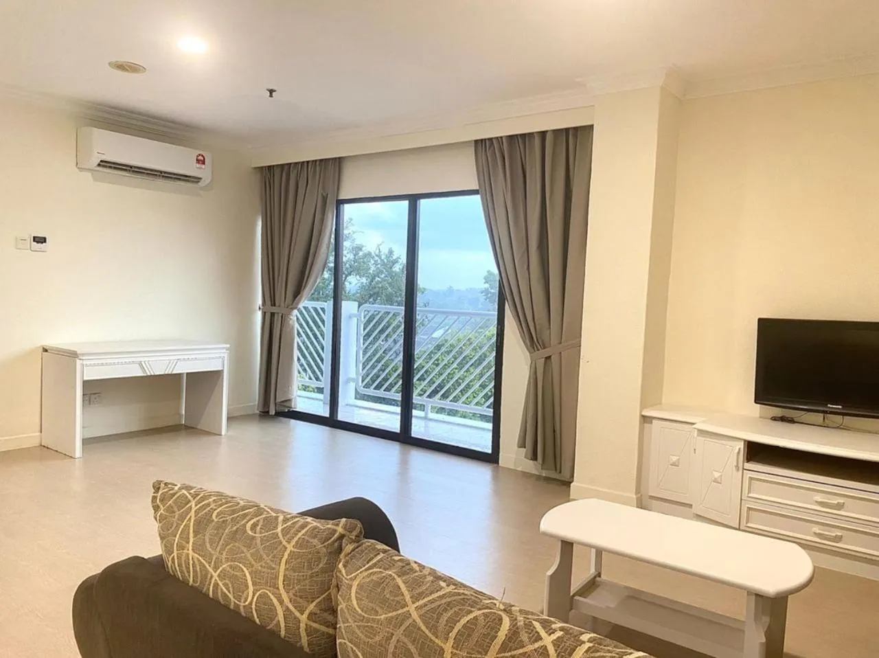 TV and multimedia in SWISS AVENUE HOTEL