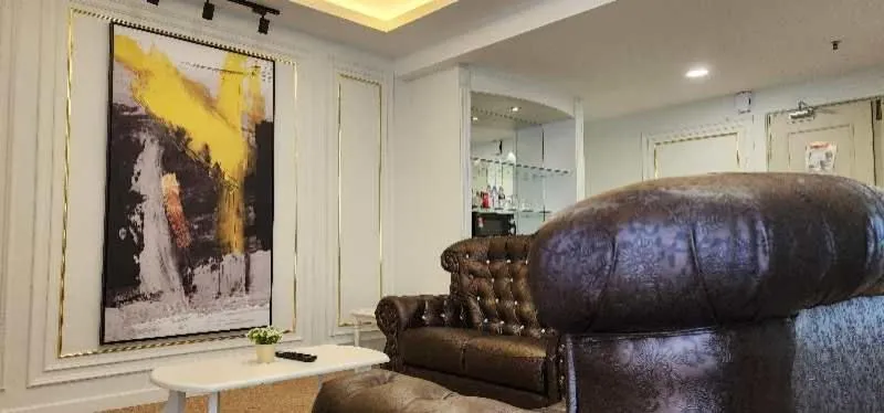 Living room in SWISS AVENUE HOTEL