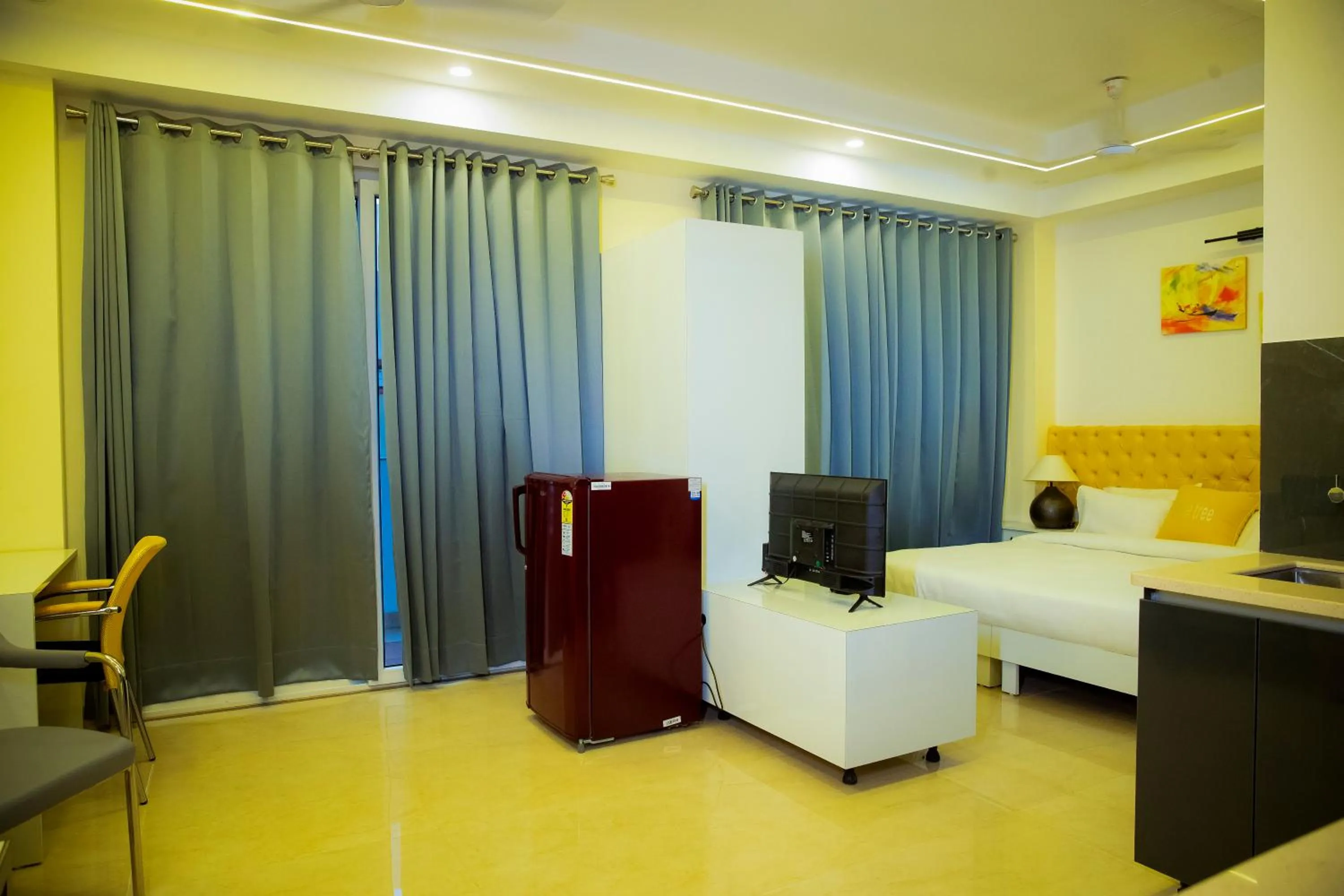 TV and multimedia, Bed in Lime Tree Luxury Studio - Service Apartment Near Artemis Hospital ,Gurgaon