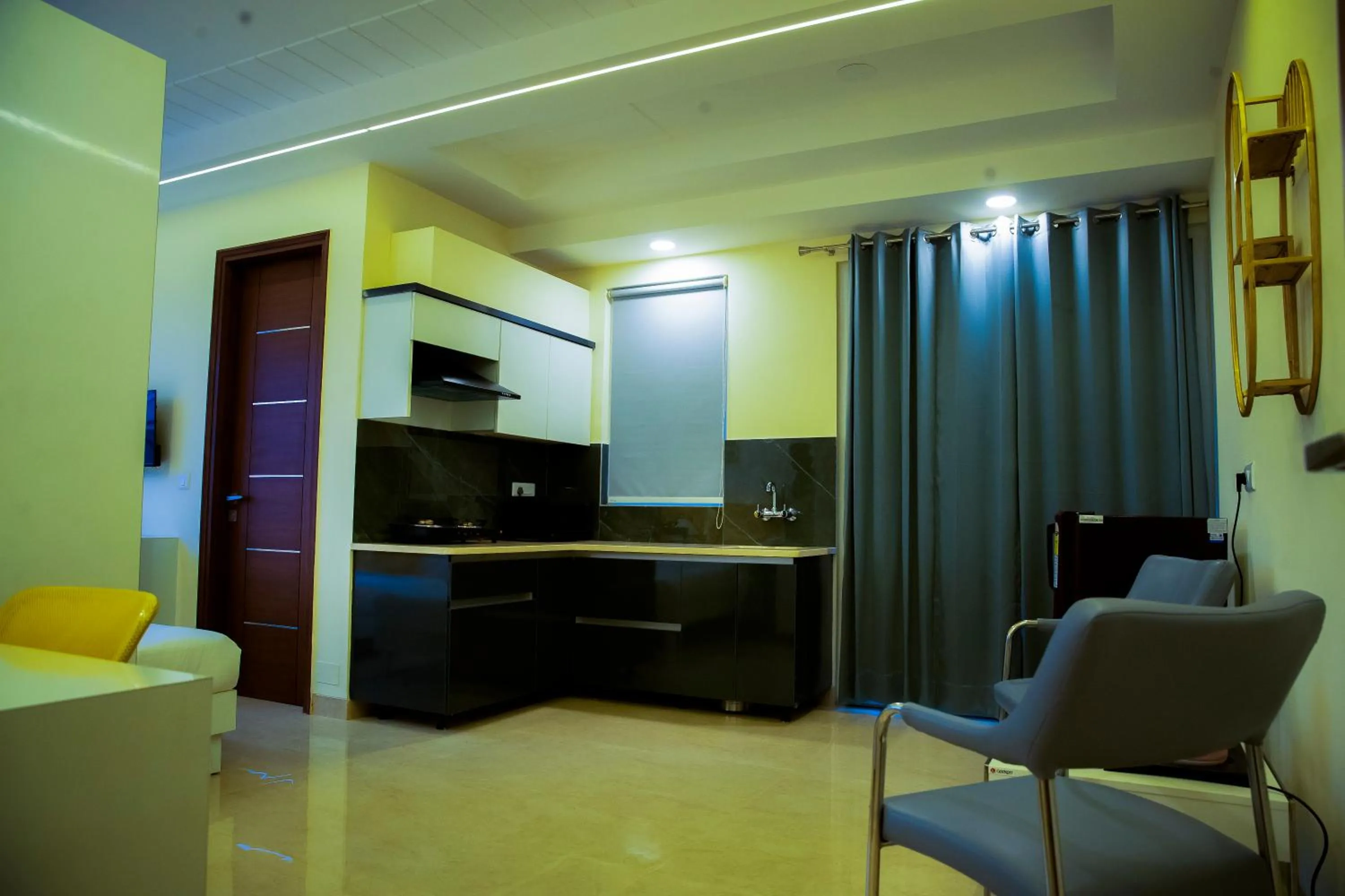 Kitchen or kitchenette in Lime Tree Luxury Studio - Service Apartment Near Artemis Hospital ,Gurgaon