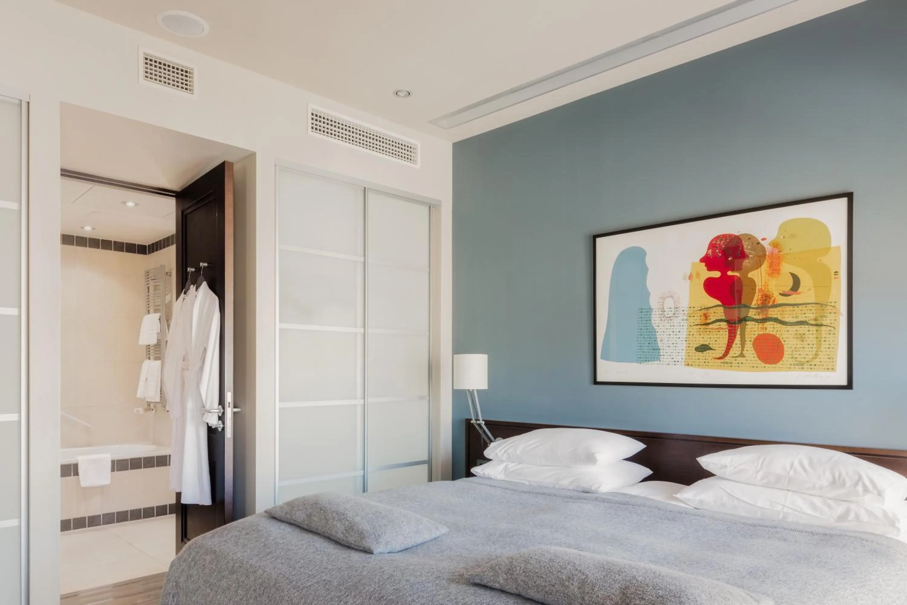 Bed in Hotel Bergs Suites