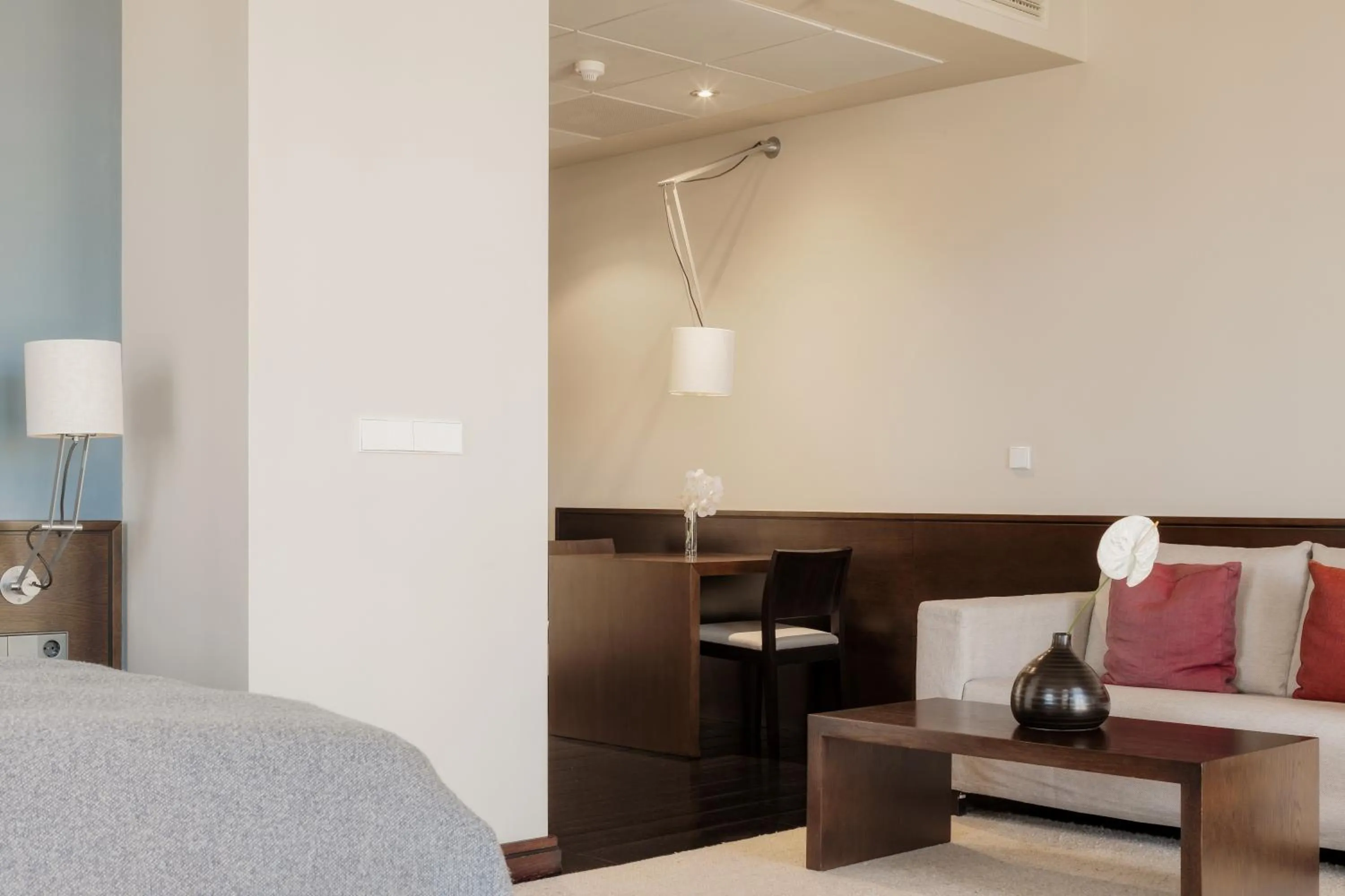 Bedroom, Bed in Hotel Bergs Suites