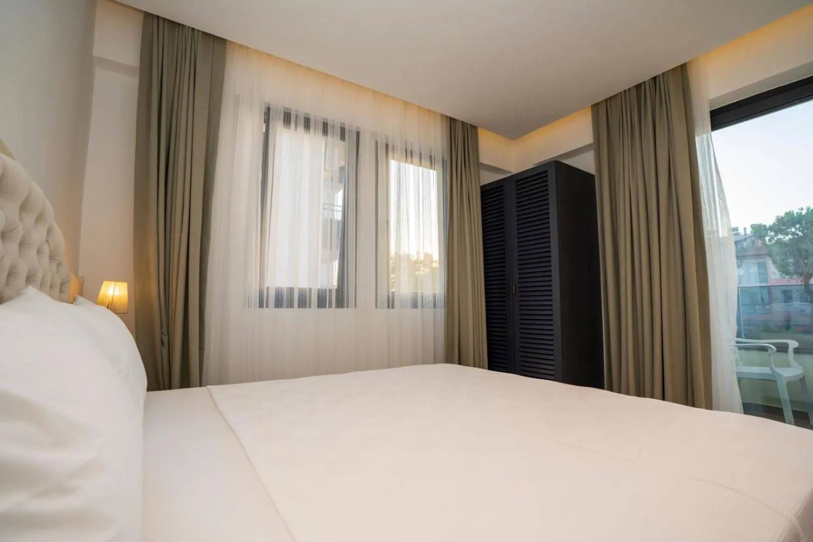 Bedroom, Bed in Channel Suites