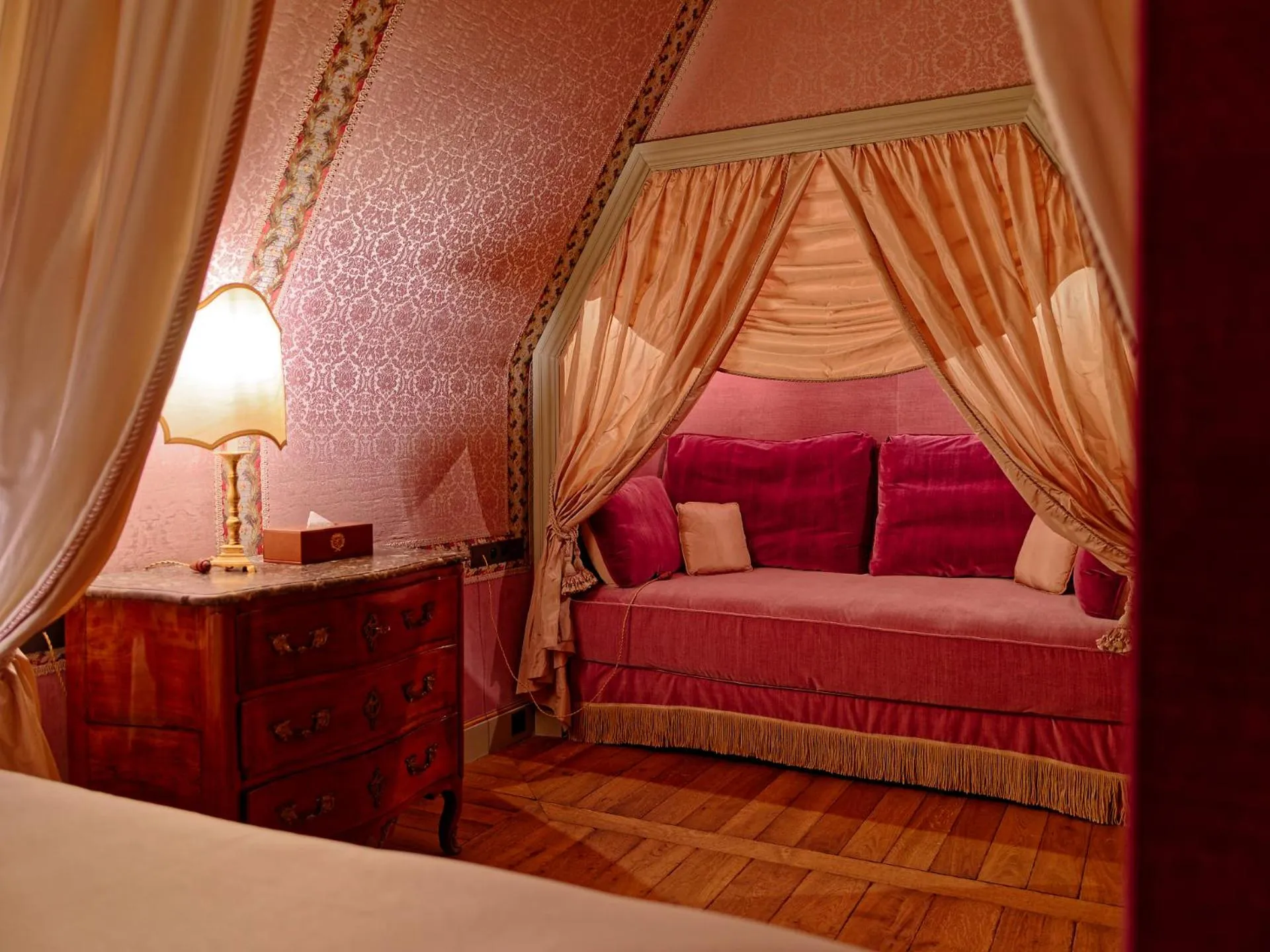 Bed in Relais & Château Louise de La Vallière
