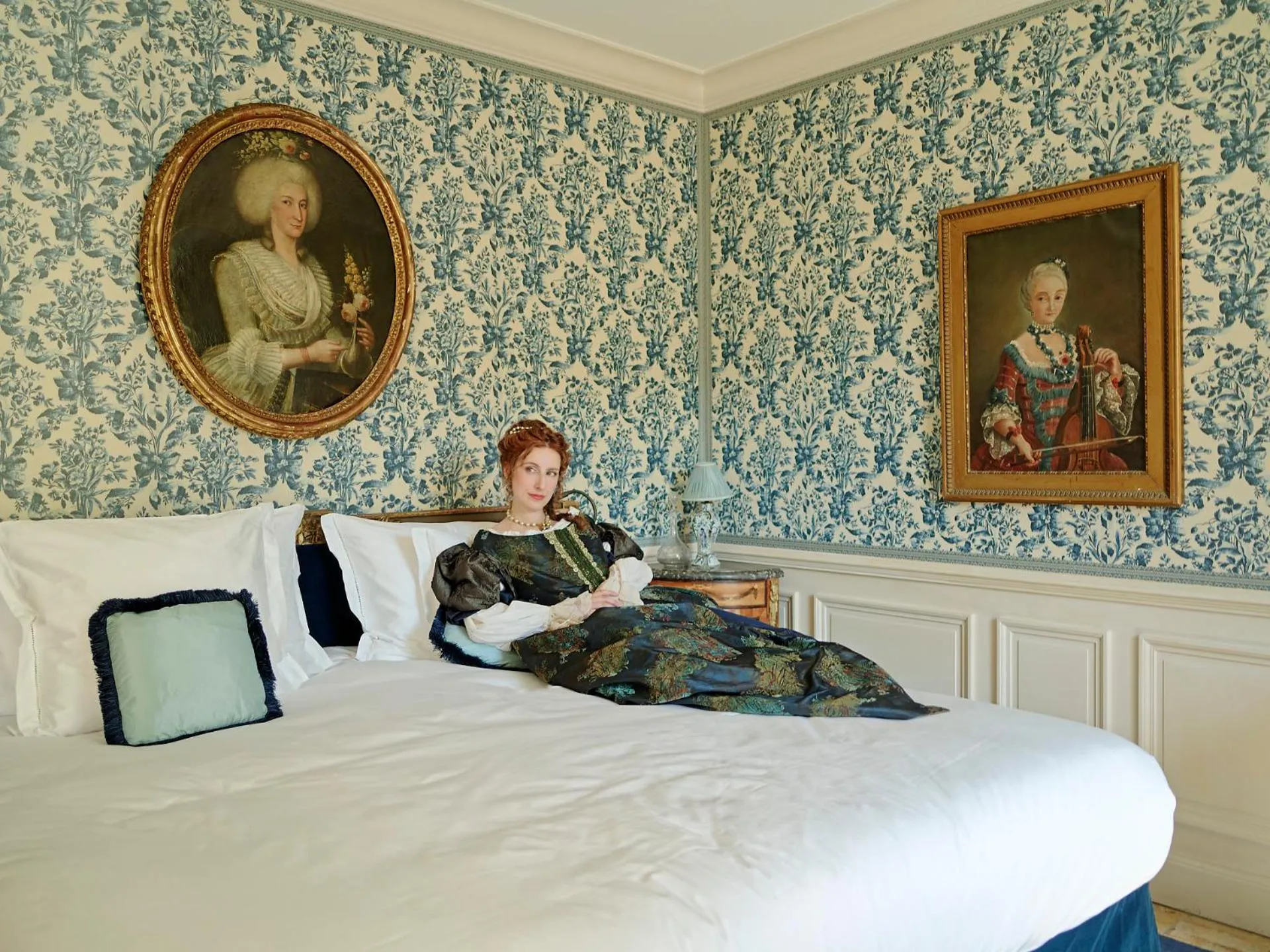 Bed in Relais & Château Louise de La Vallière