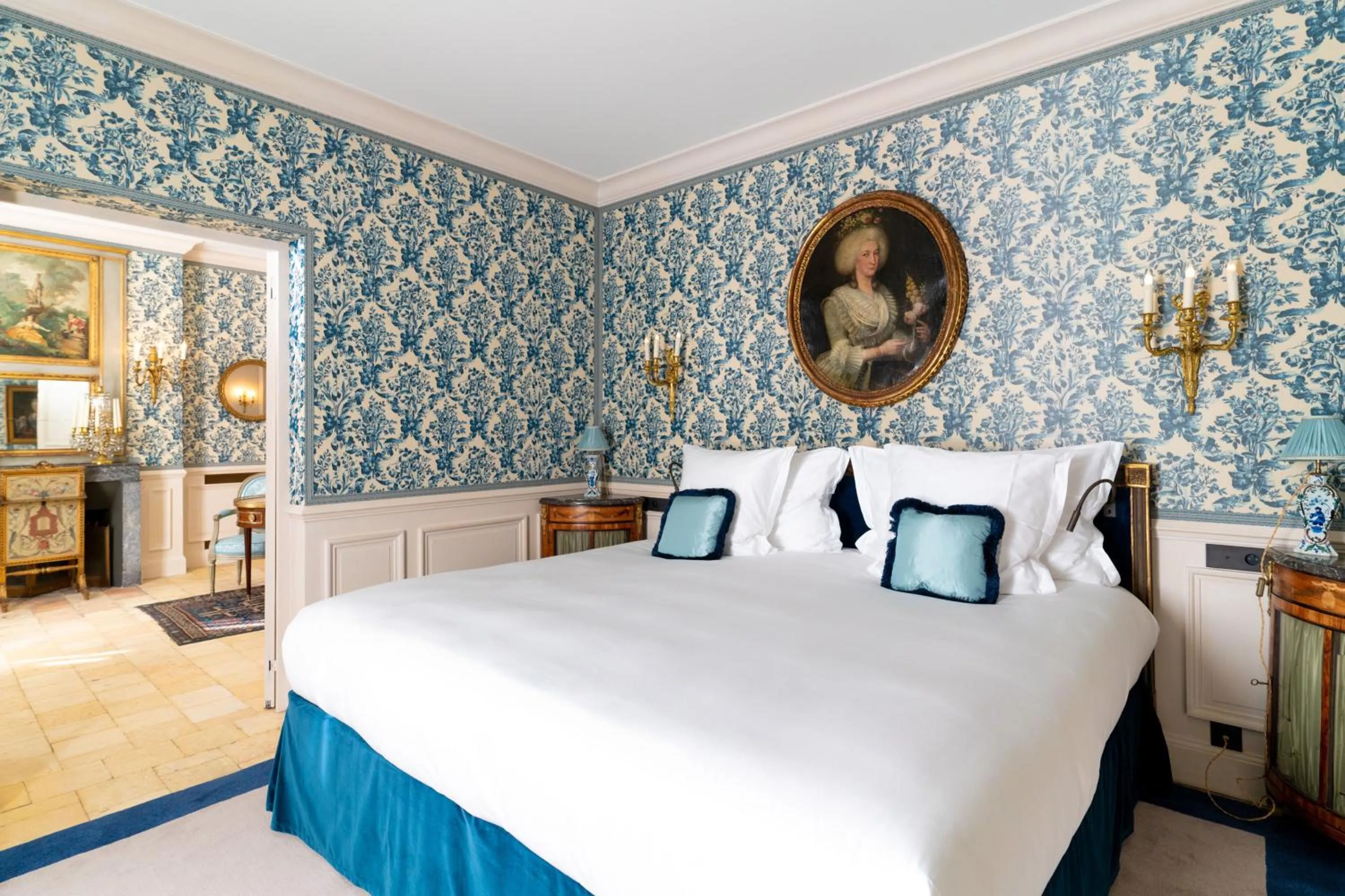 Bed in Relais & Château Louise de La Vallière