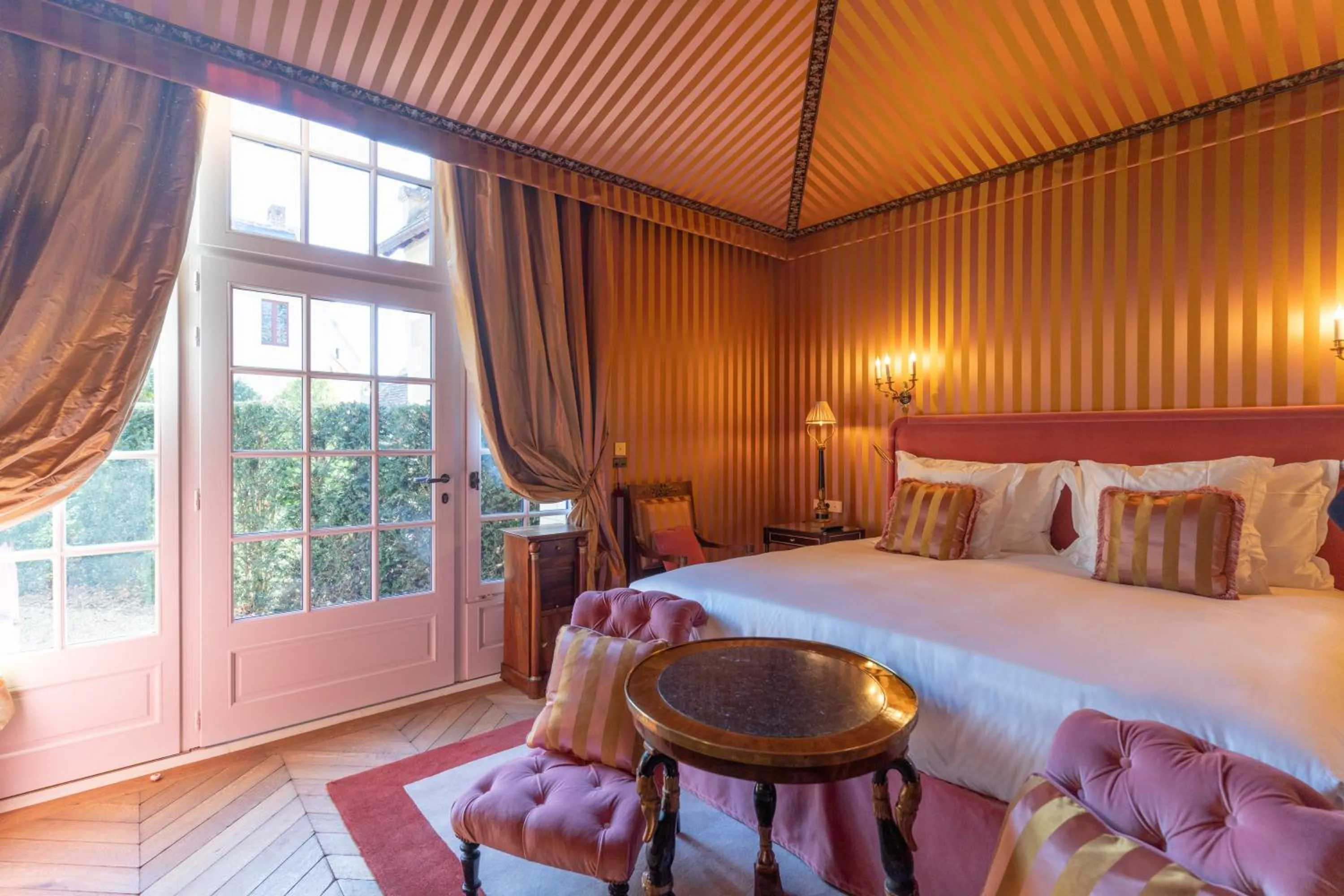 Bed in Relais & Château Louise de La Vallière