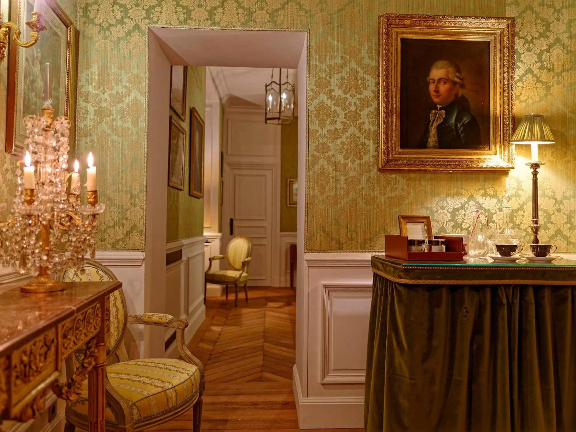 Bedroom in Relais & Château Louise de La Vallière