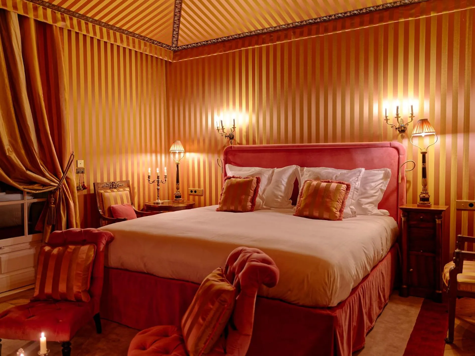Bed in Relais & Château Louise de La Vallière