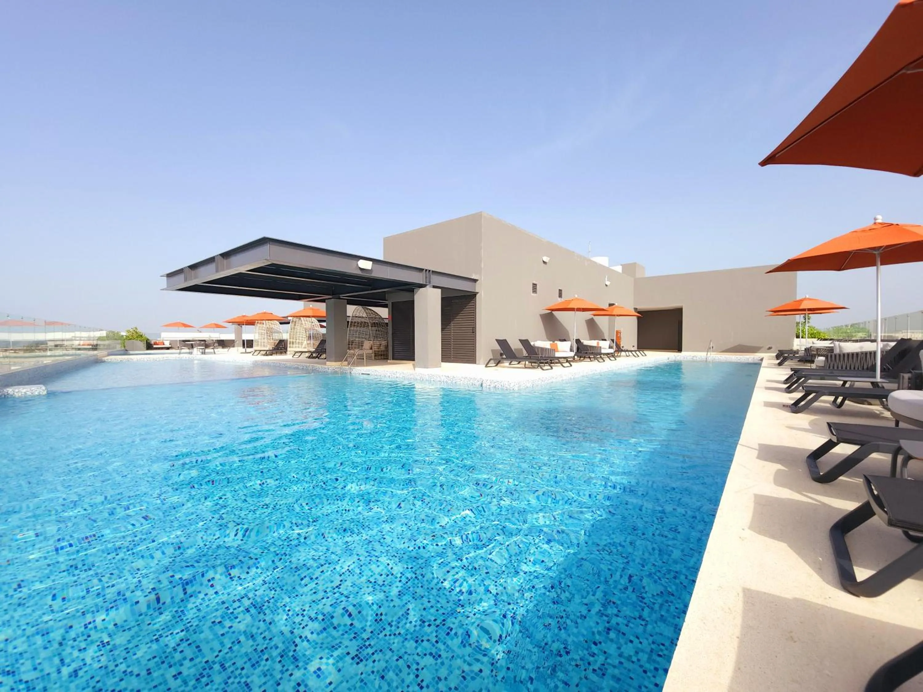 Swimming pool in Singular Dream Beach Residences