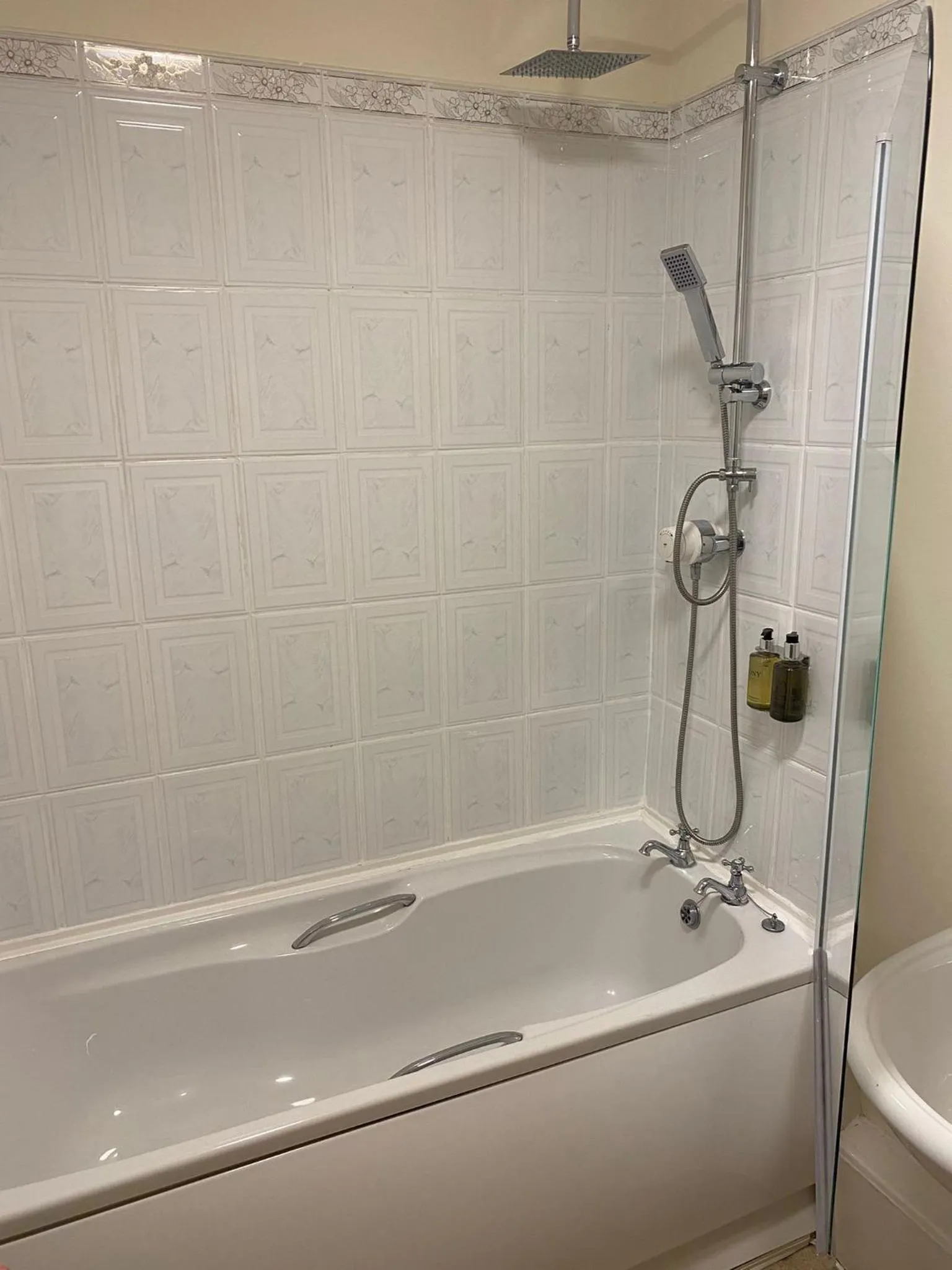 Bathroom in George Hotel