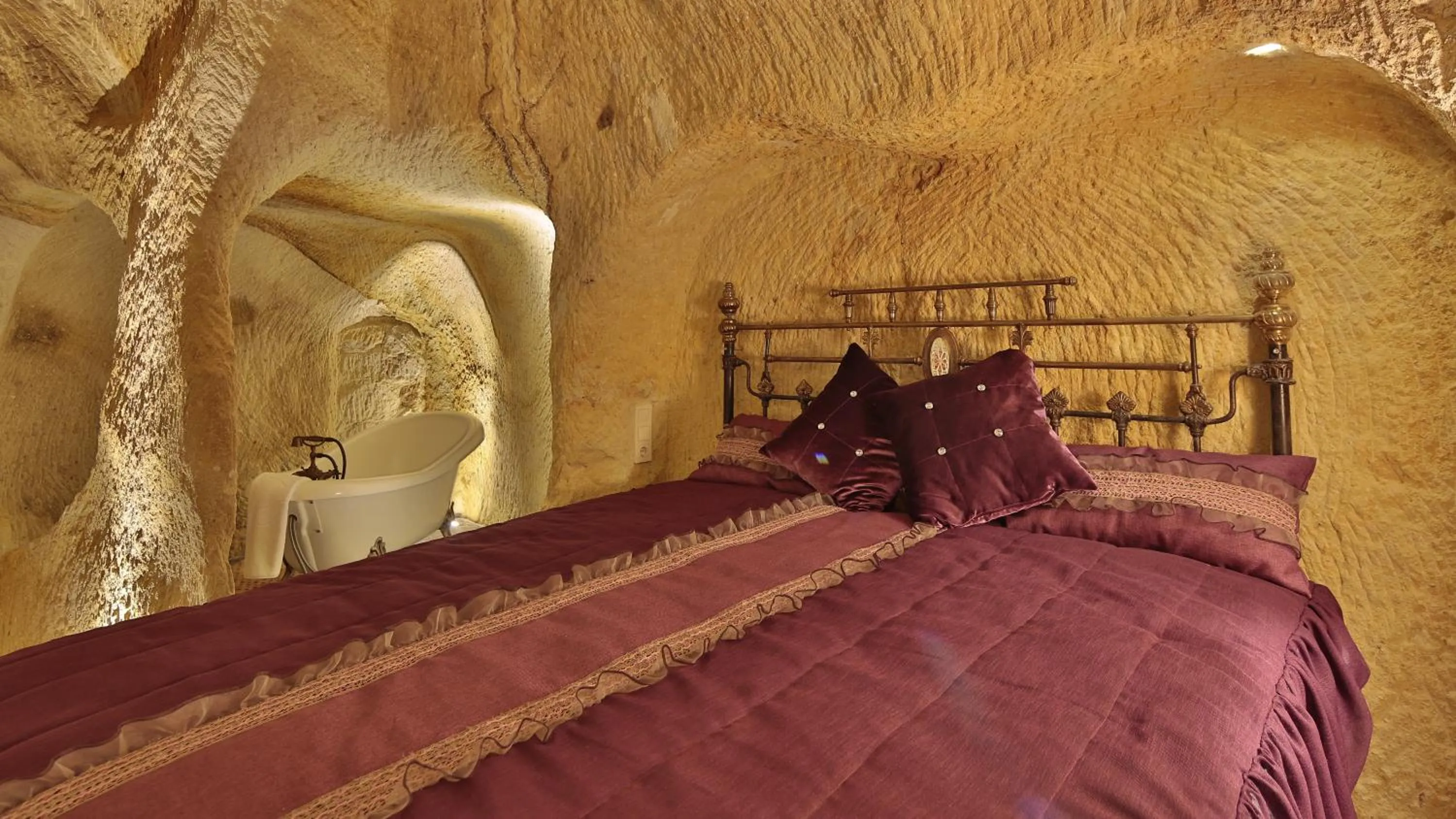 Photo of the whole room, Bed in Golden Cave Suites