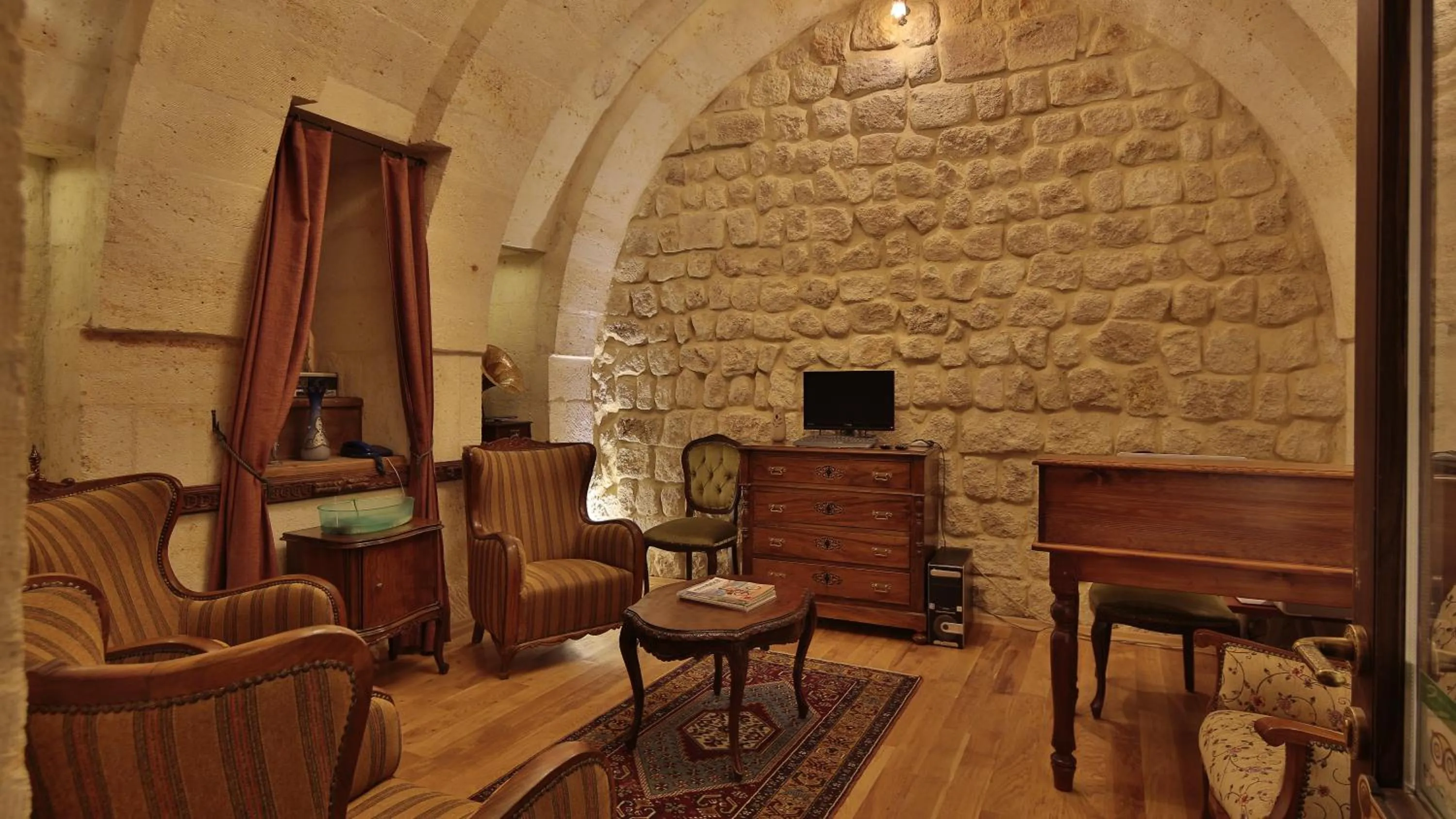 Lobby or reception in Golden Cave Suites