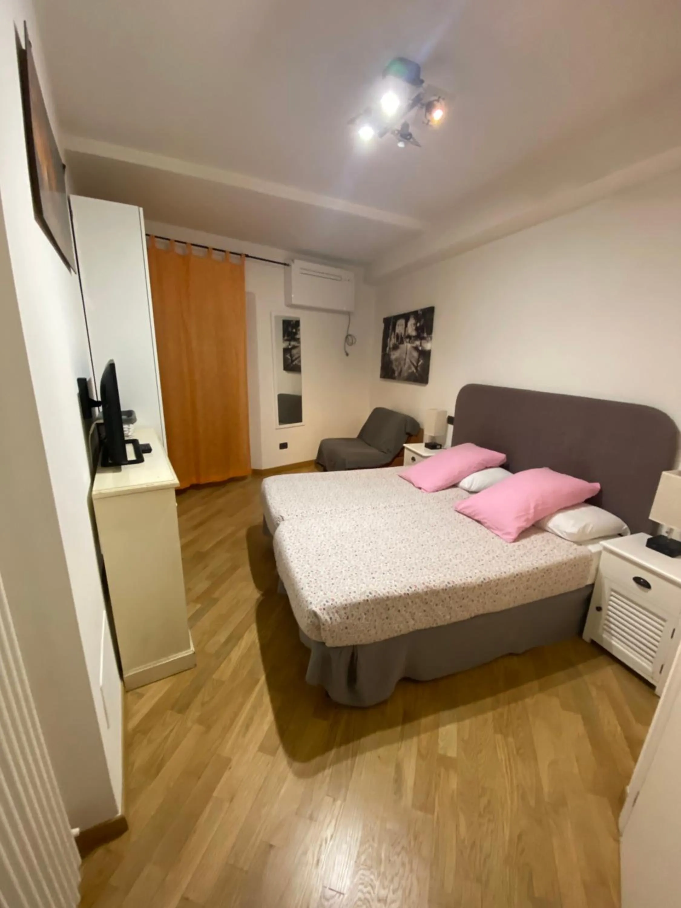 Bed in B&B and Home La Piazzetta della Pioggia