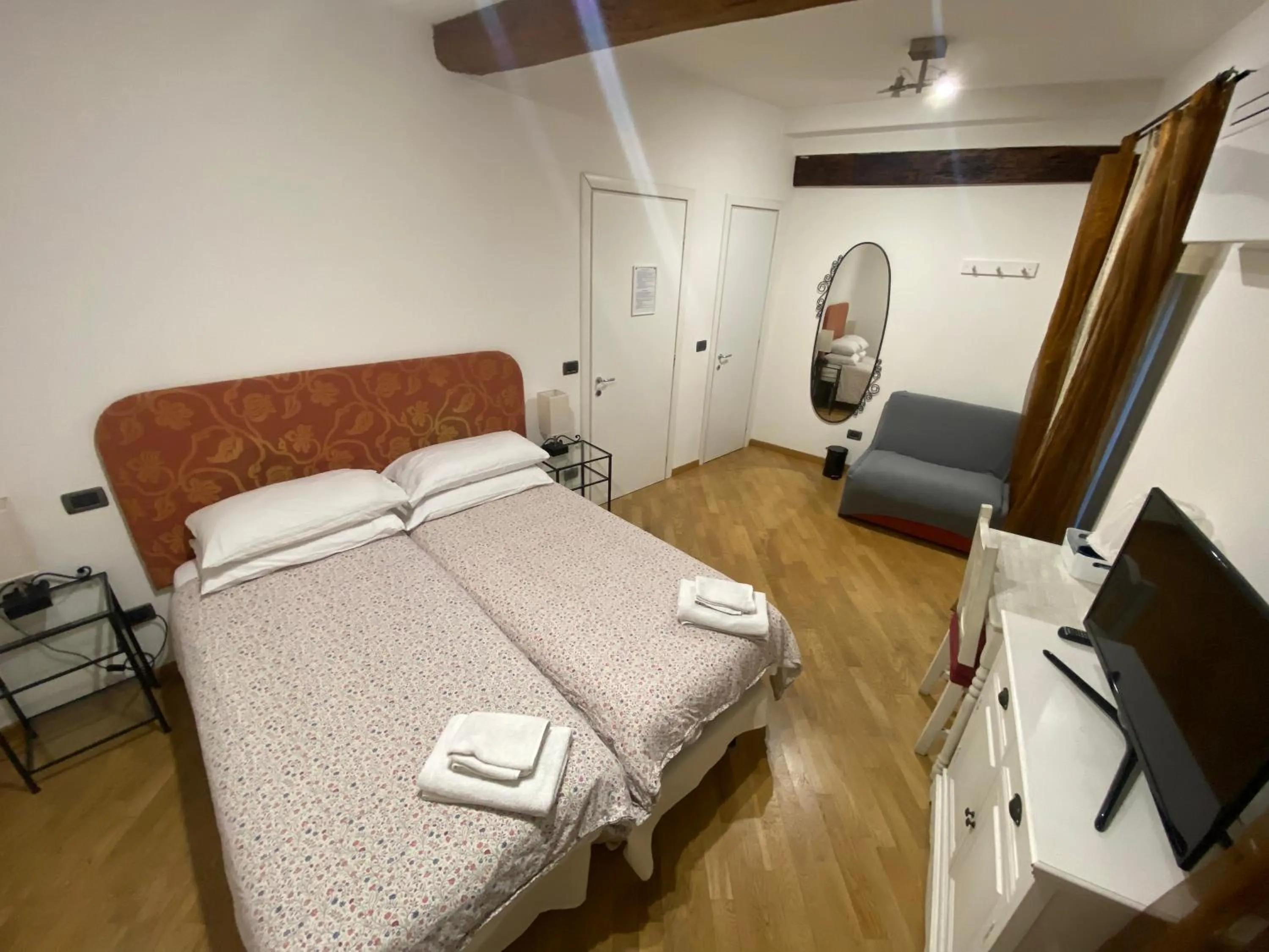 Bed in B&B and Home La Piazzetta della Pioggia