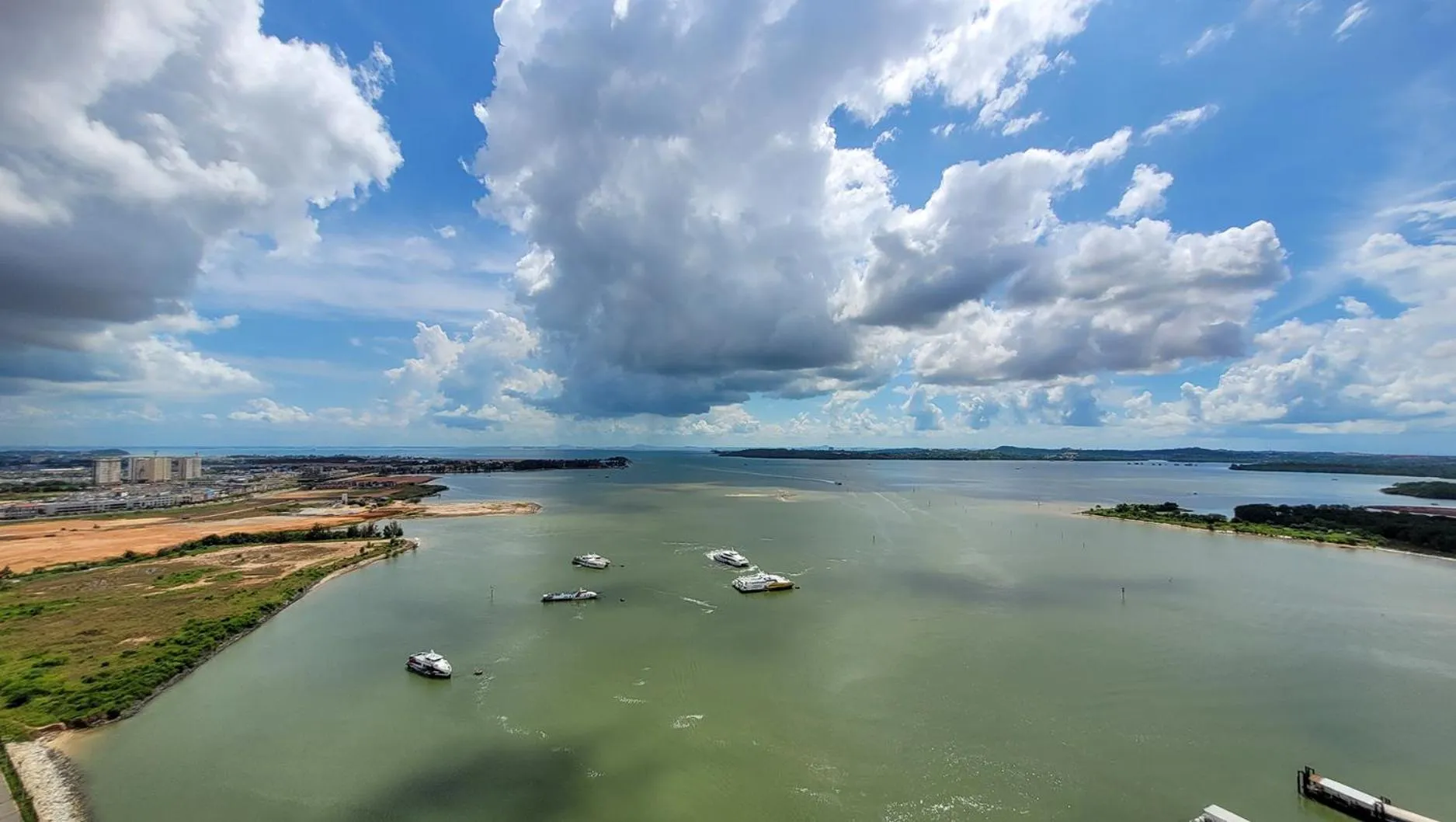 Sea view in Palam Mansion at Apartment One Residence