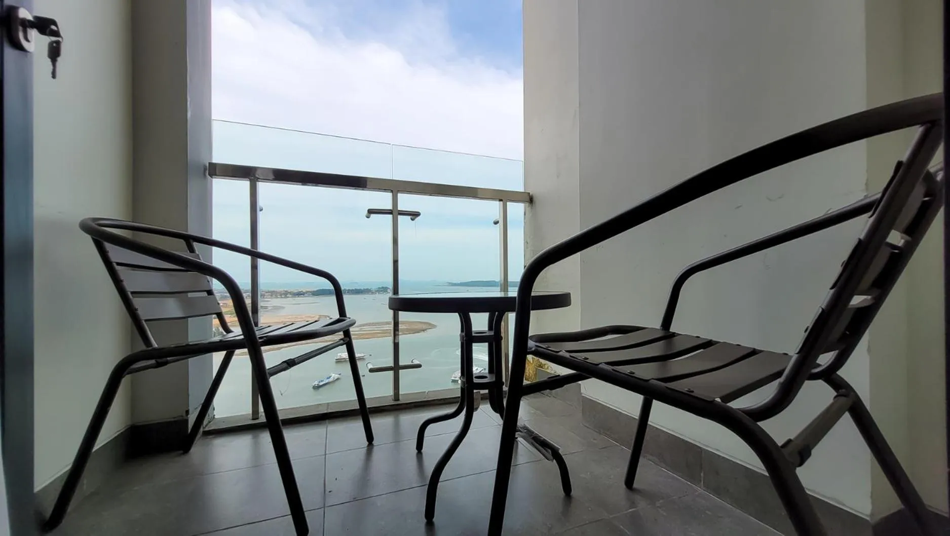 Balcony/Terrace in Palam Mansion at Apartment One Residence
